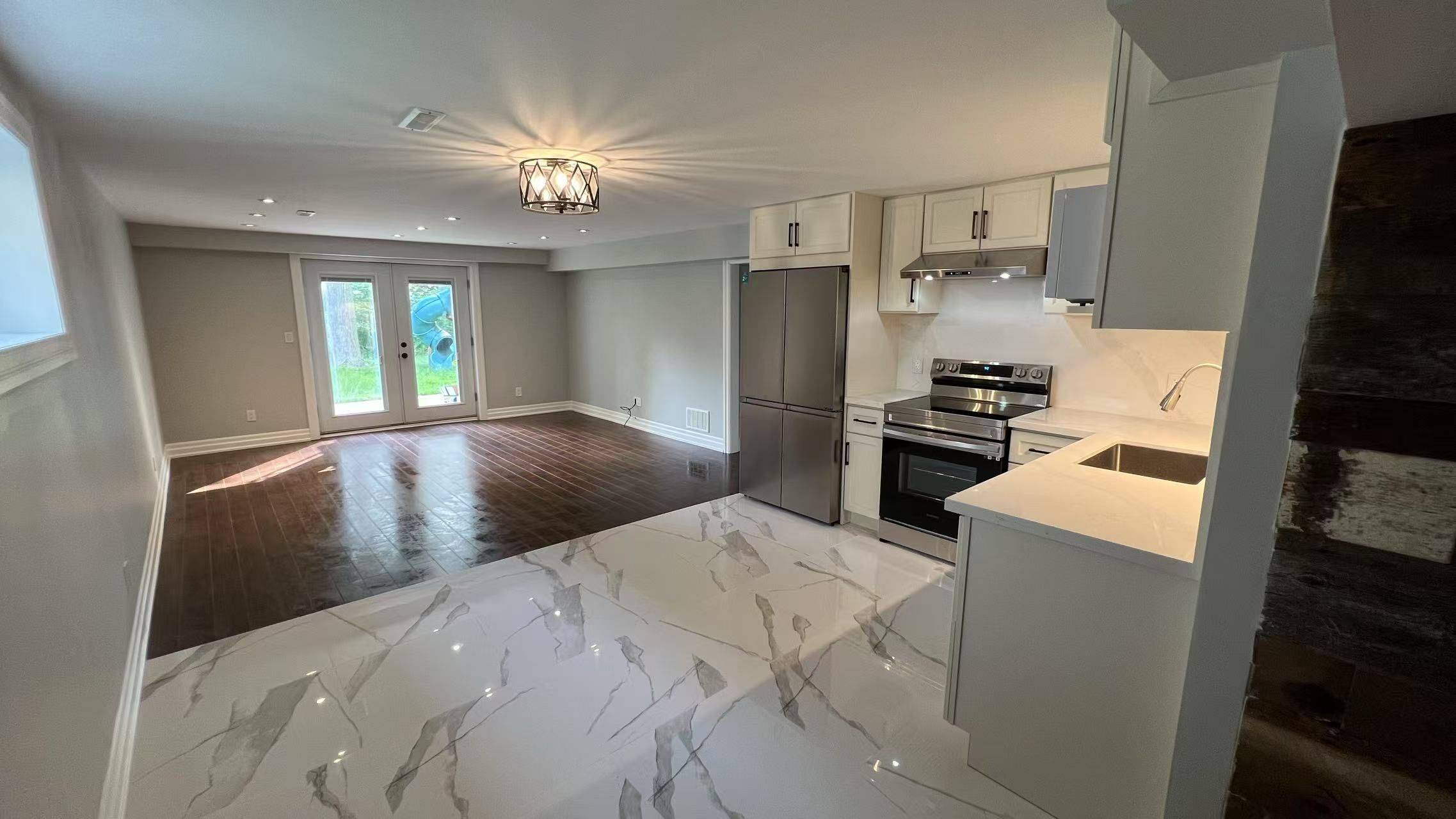 Mississauga, ON L5C 2C2,3082 Lindenlea DR #lower