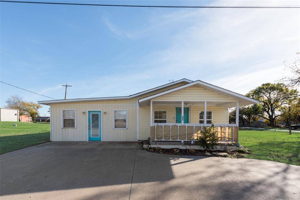 Nocona, TX 76255,207 W Walnut Street