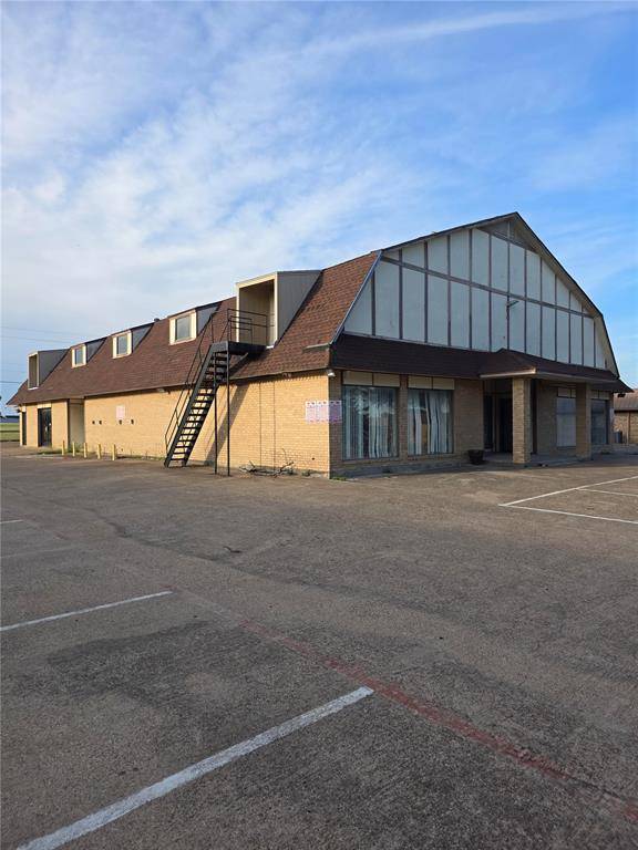 Desoto, TX 75115,123 Executive Way