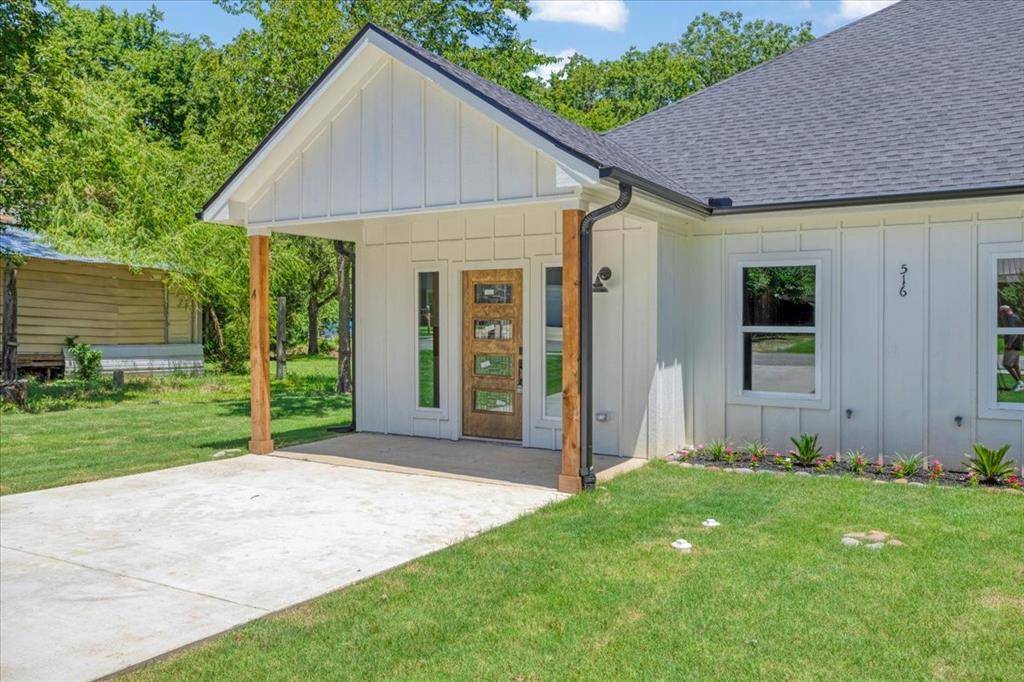 Bonham, TX 75418,516 S 4th Street