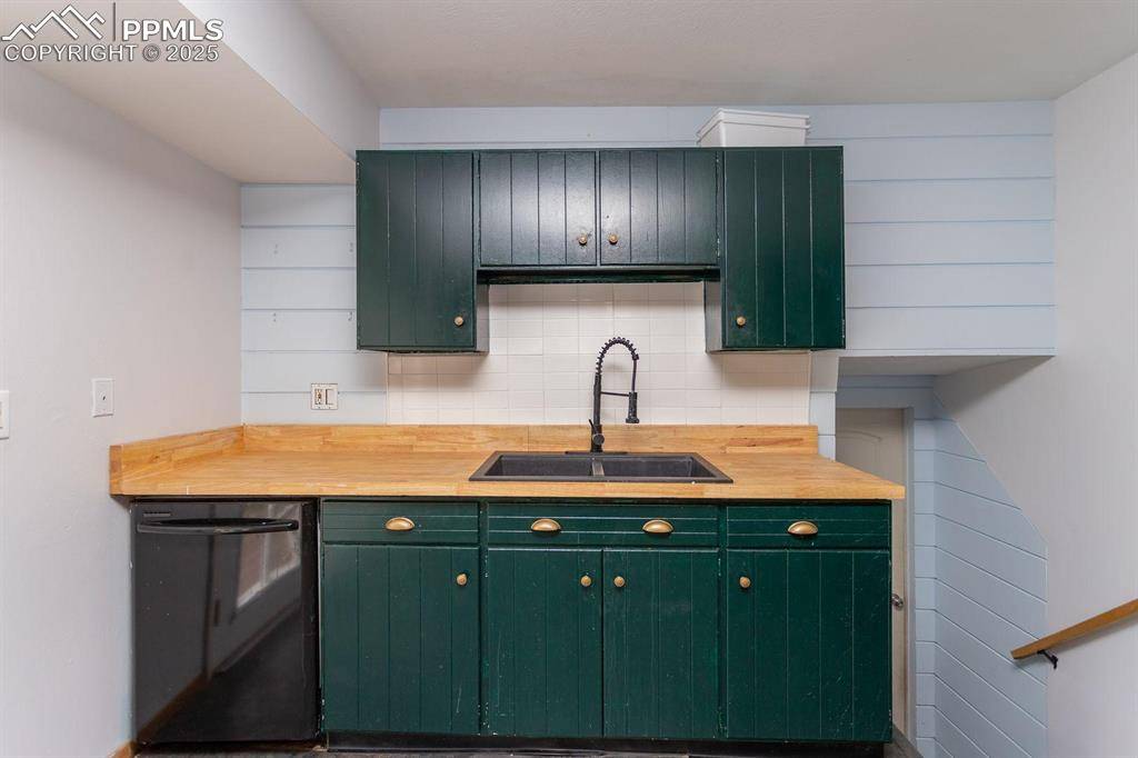 Colorado Springs, CO 80909,616 Lansing DR
