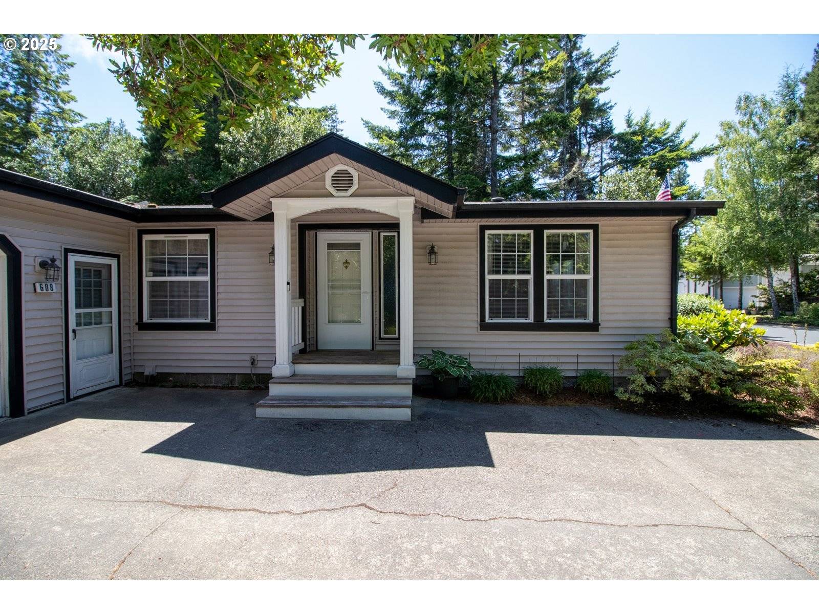 Florence, OR 97439,608 GLENBROOK CIR
