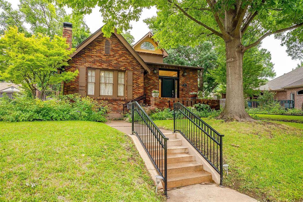 Fort Worth, TX 76110,2913 6th Avenue