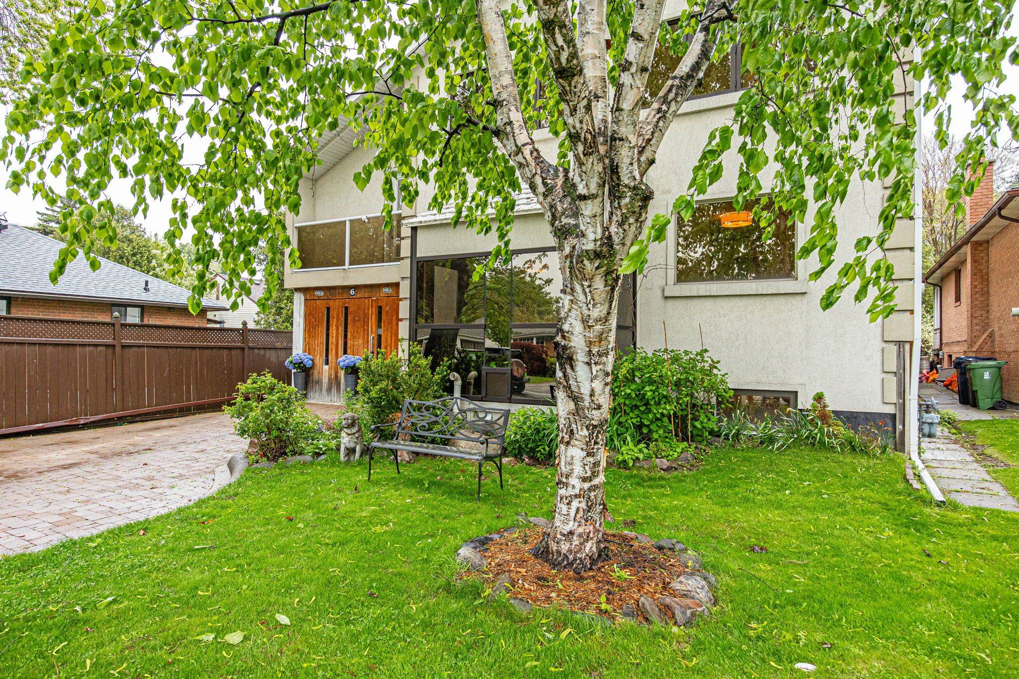 Toronto W06, ON M8W 1T7,6 Enfield AVE