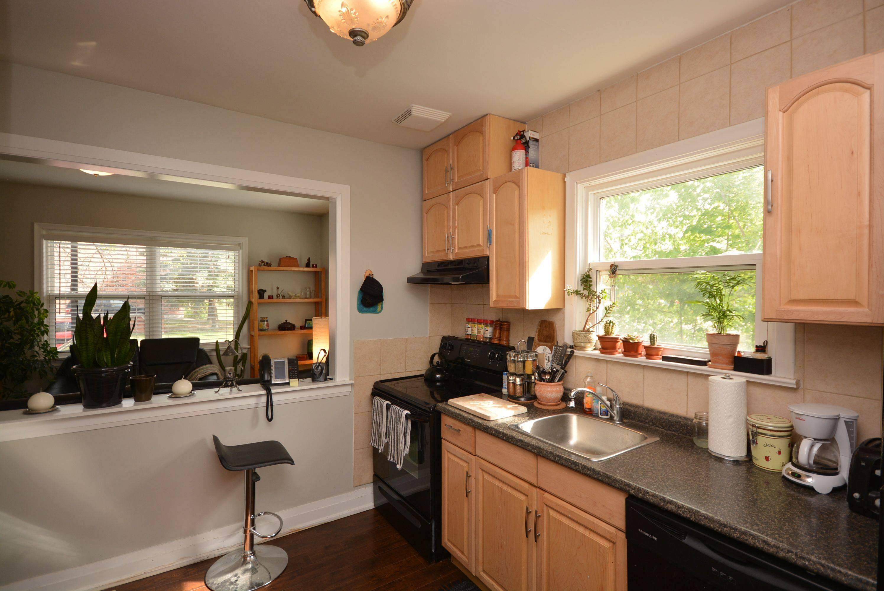 Mississauga, ON L5M 1S8,16 Ontario ST W