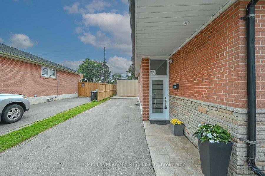Toronto W10, ON M9V 1X4,159 Taysham CRES