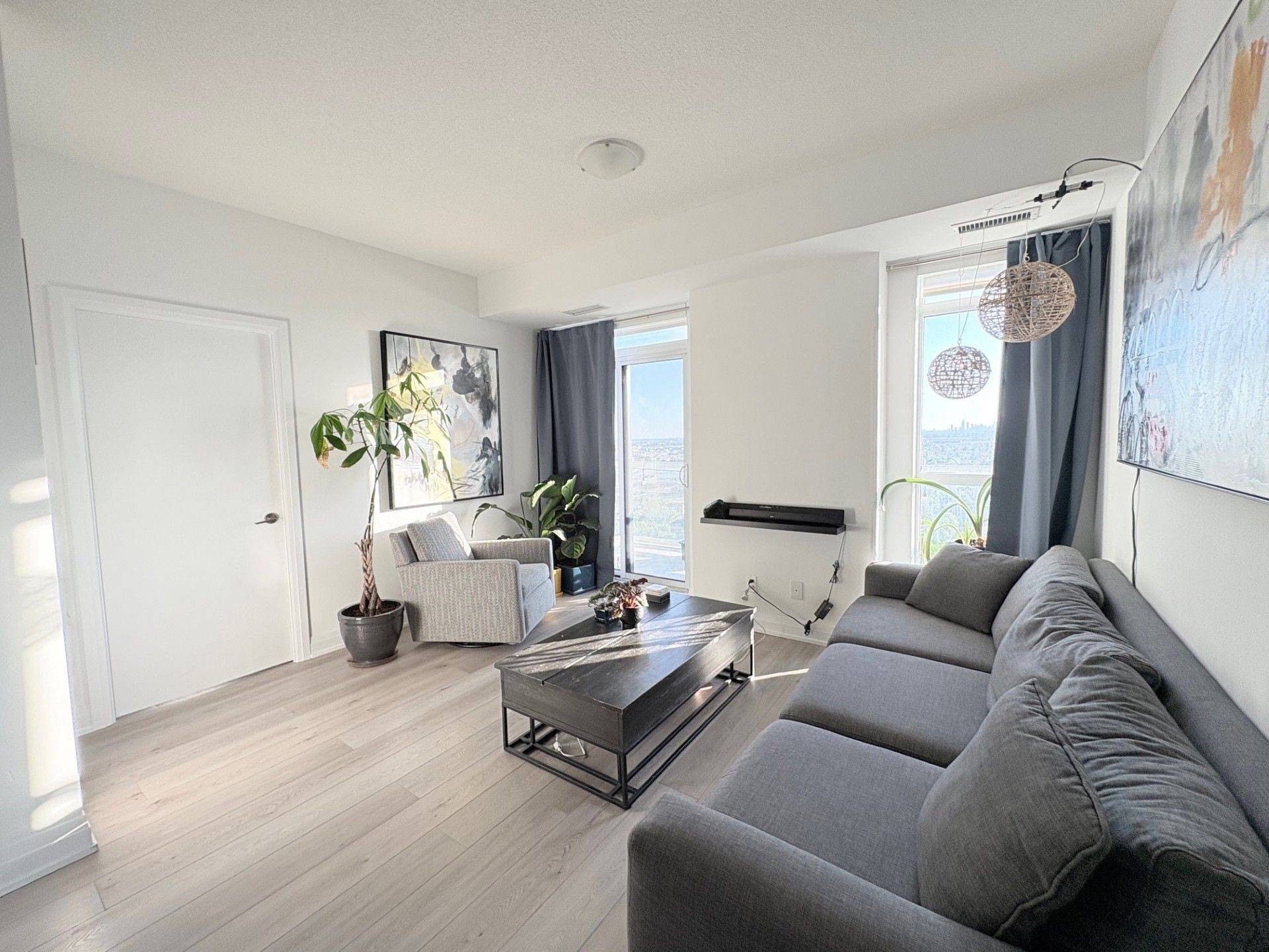 Toronto W06, ON M8Y 0C7,251 Manitoba ST #2208