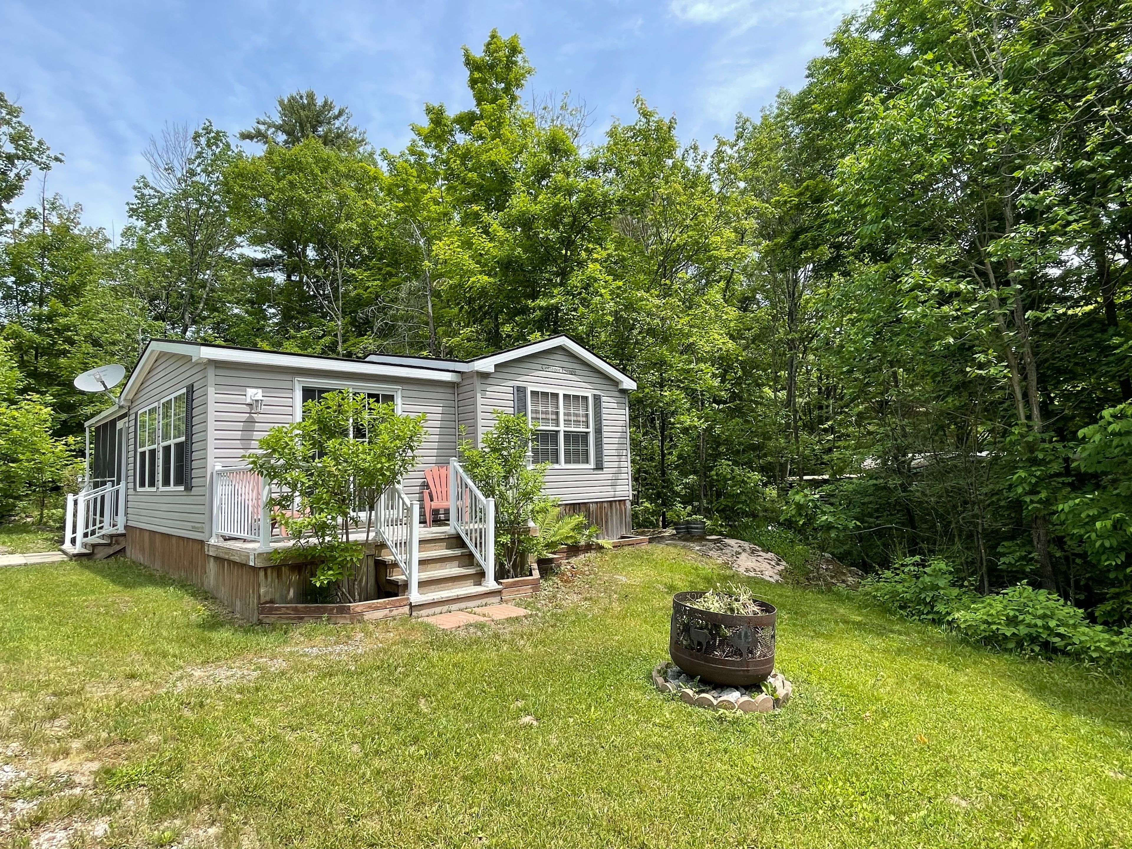 Gravenhurst, ON P0E 1N0,1082 Shamrock Marina RD #143
