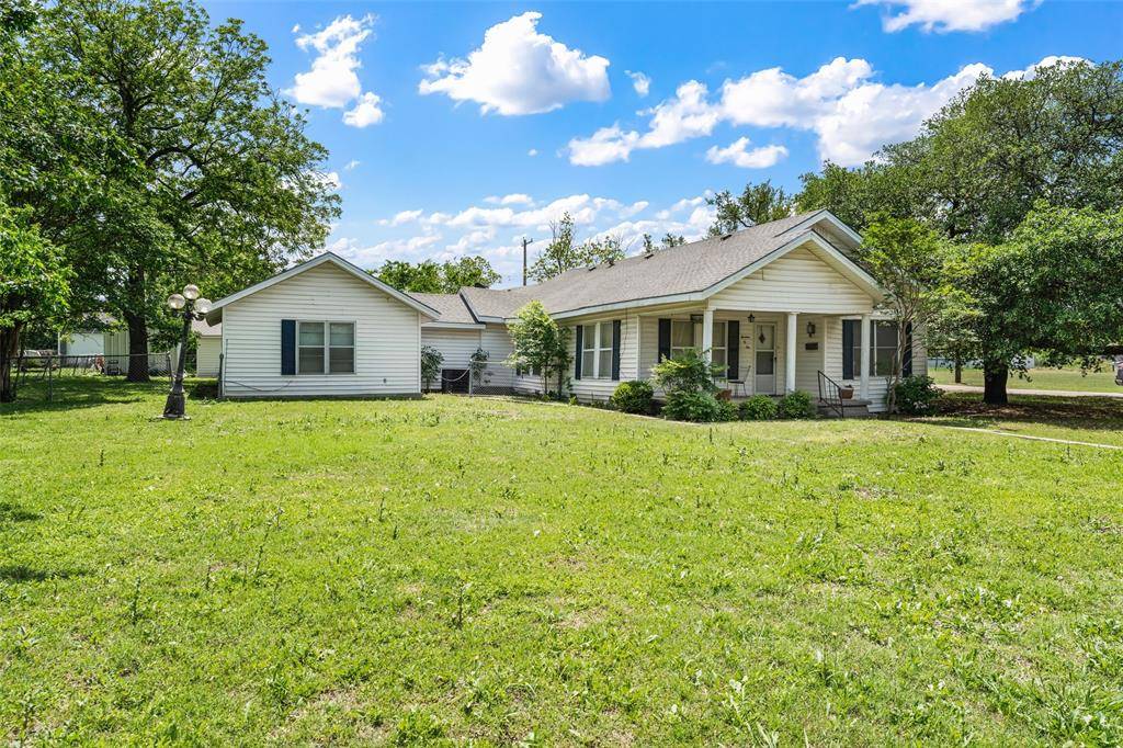 Mart, TX 76664,1302 E Mclennan Avenue