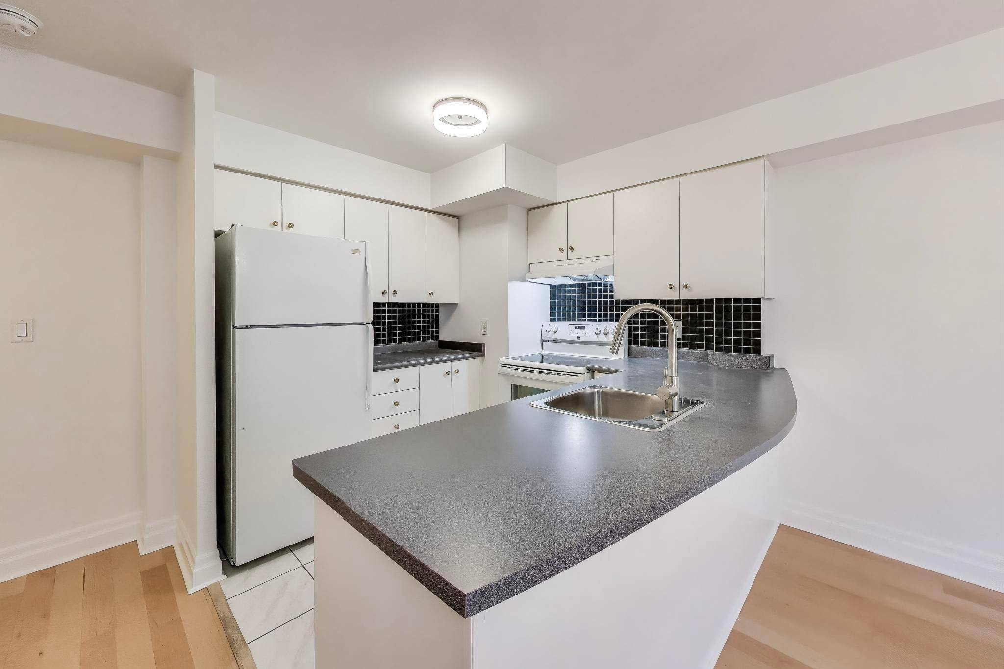 Toronto C08, ON M4Y 3C1,415 Jarvis ST #334