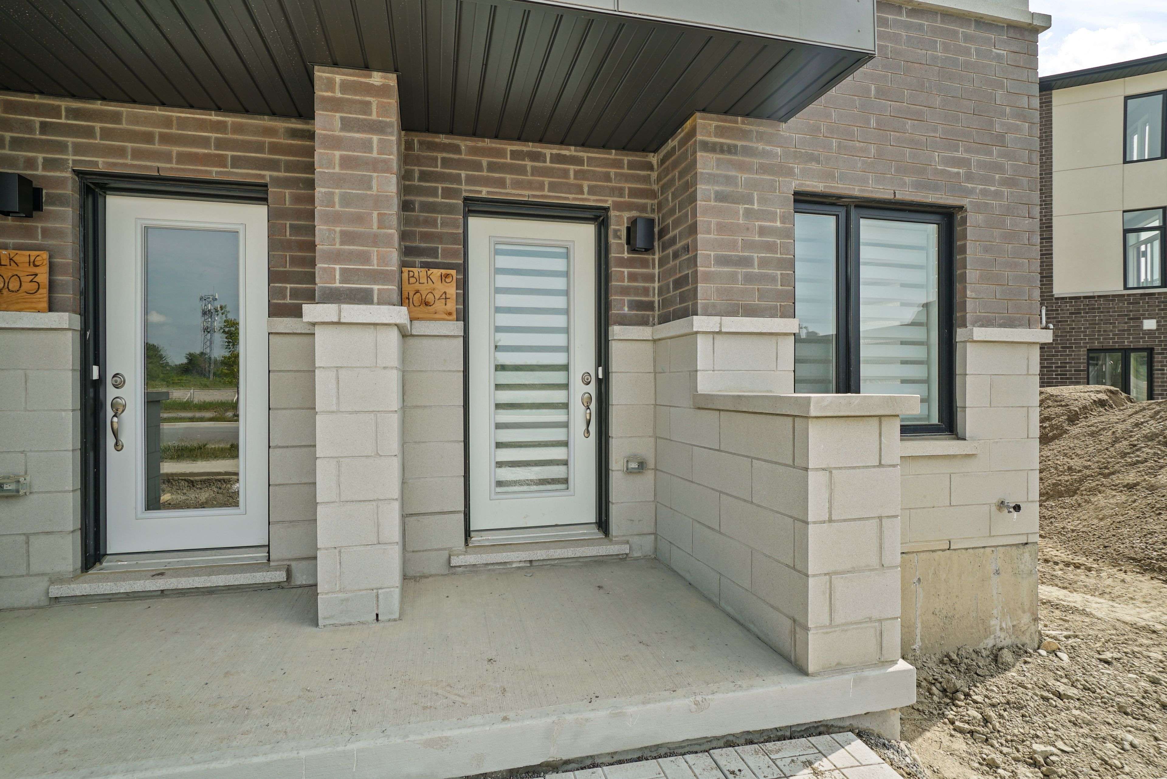 Pickering, ON L1X 0S9,1695 Dersan ST #601