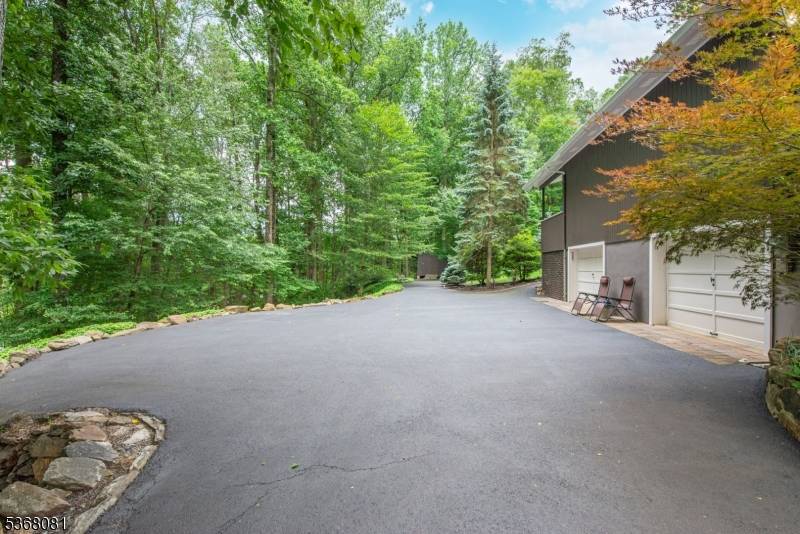 Chester Twp., NJ 07930,7 Deer Ct