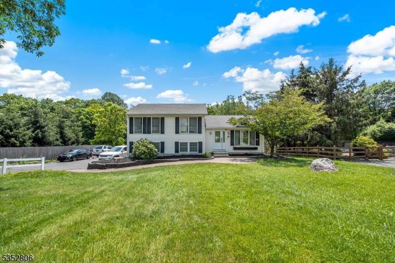 Glen Gardner Boro, NJ 08826,7 Codington Ln