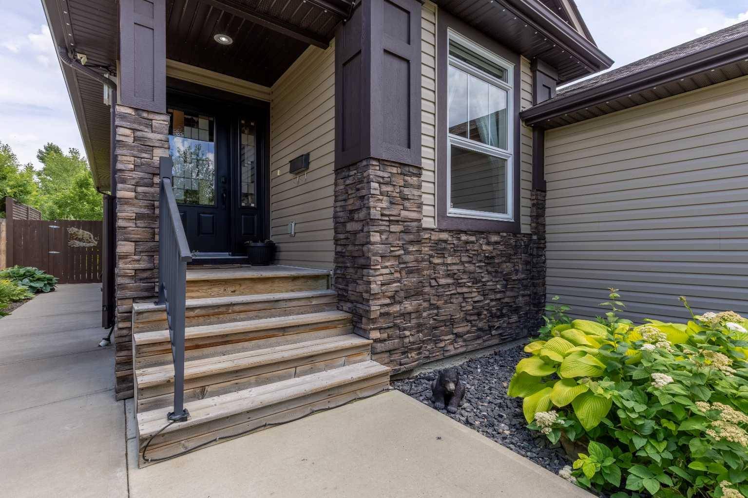 Lethbridge, AB T1J 5B7,294 Mt Sundial CT W