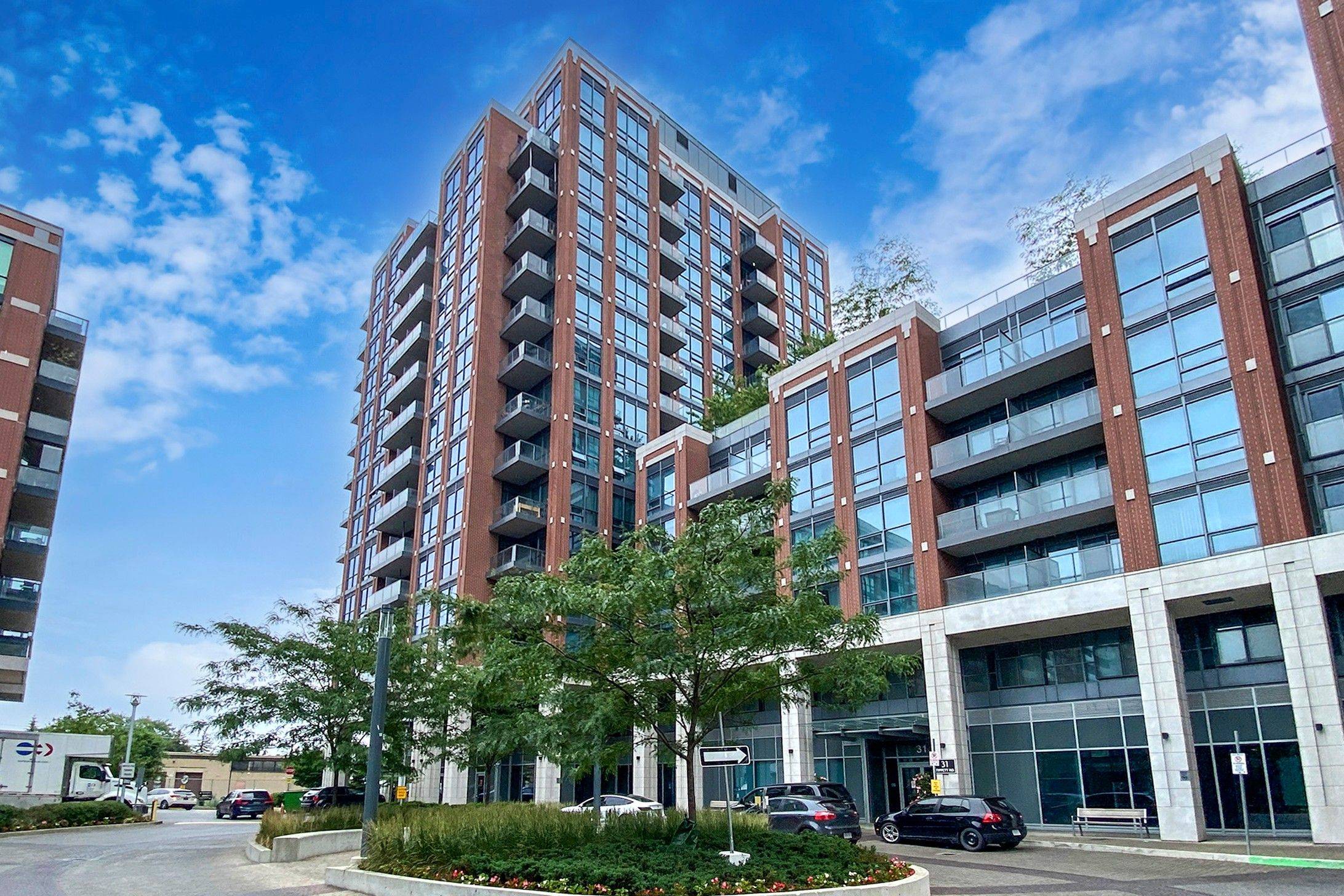 Toronto C06, ON M3H 0C8,31 Tippett RD #221
