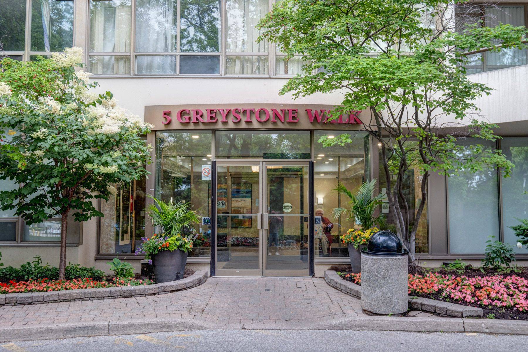 Toronto E04, ON M1K 5J5,5 Greystone walk DR #1216