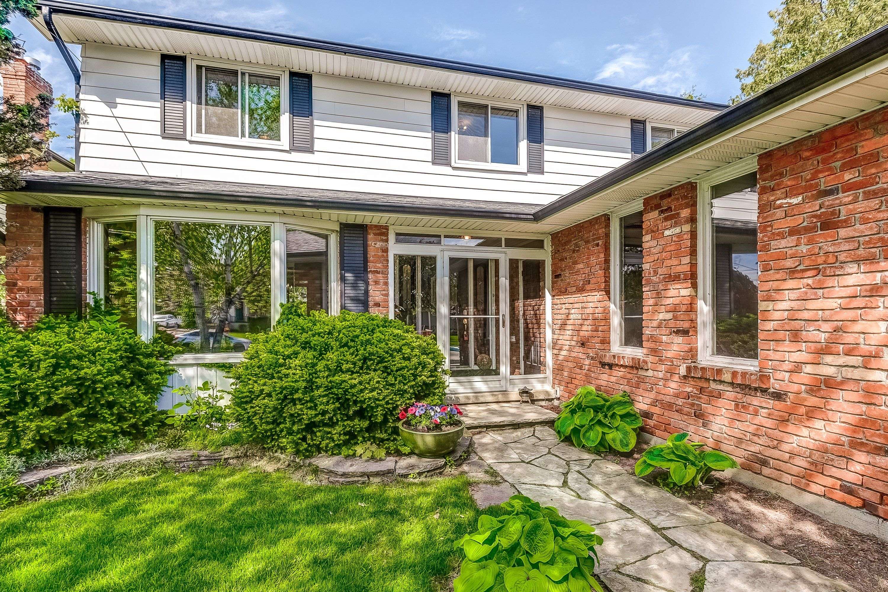 Burlington, ON L7N 2V7,645 Dynes RD