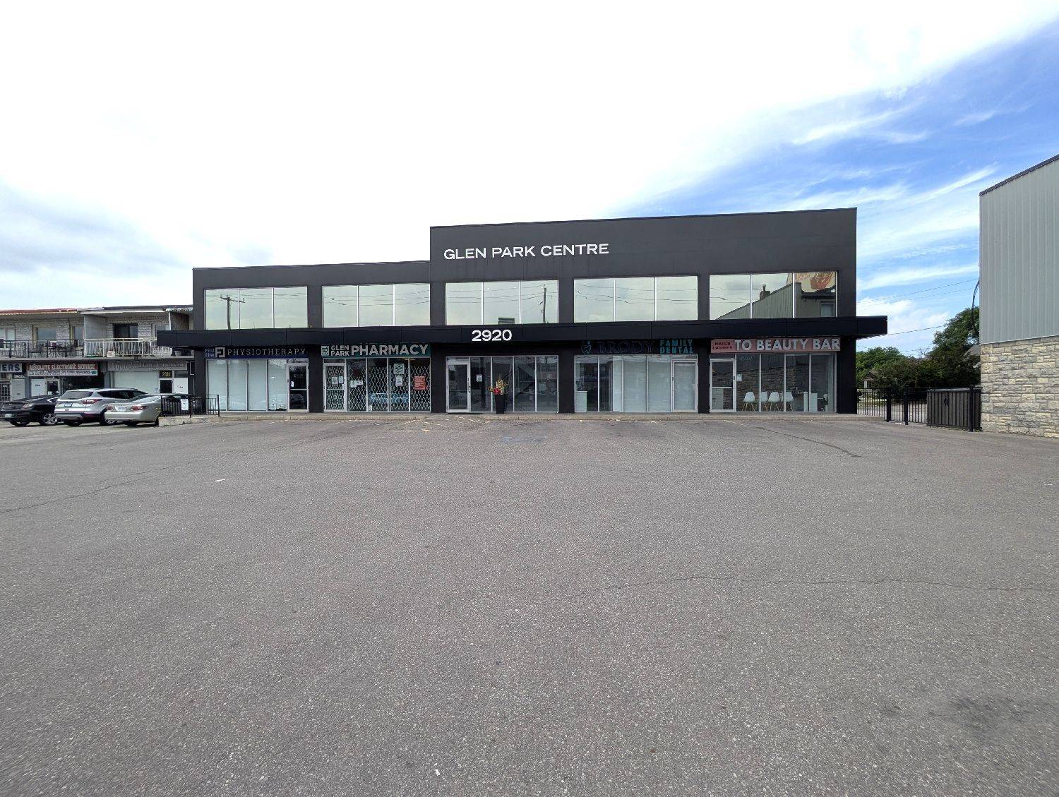 Toronto W04, ON M6B 3S8,2920 Dufferin ST #LL1