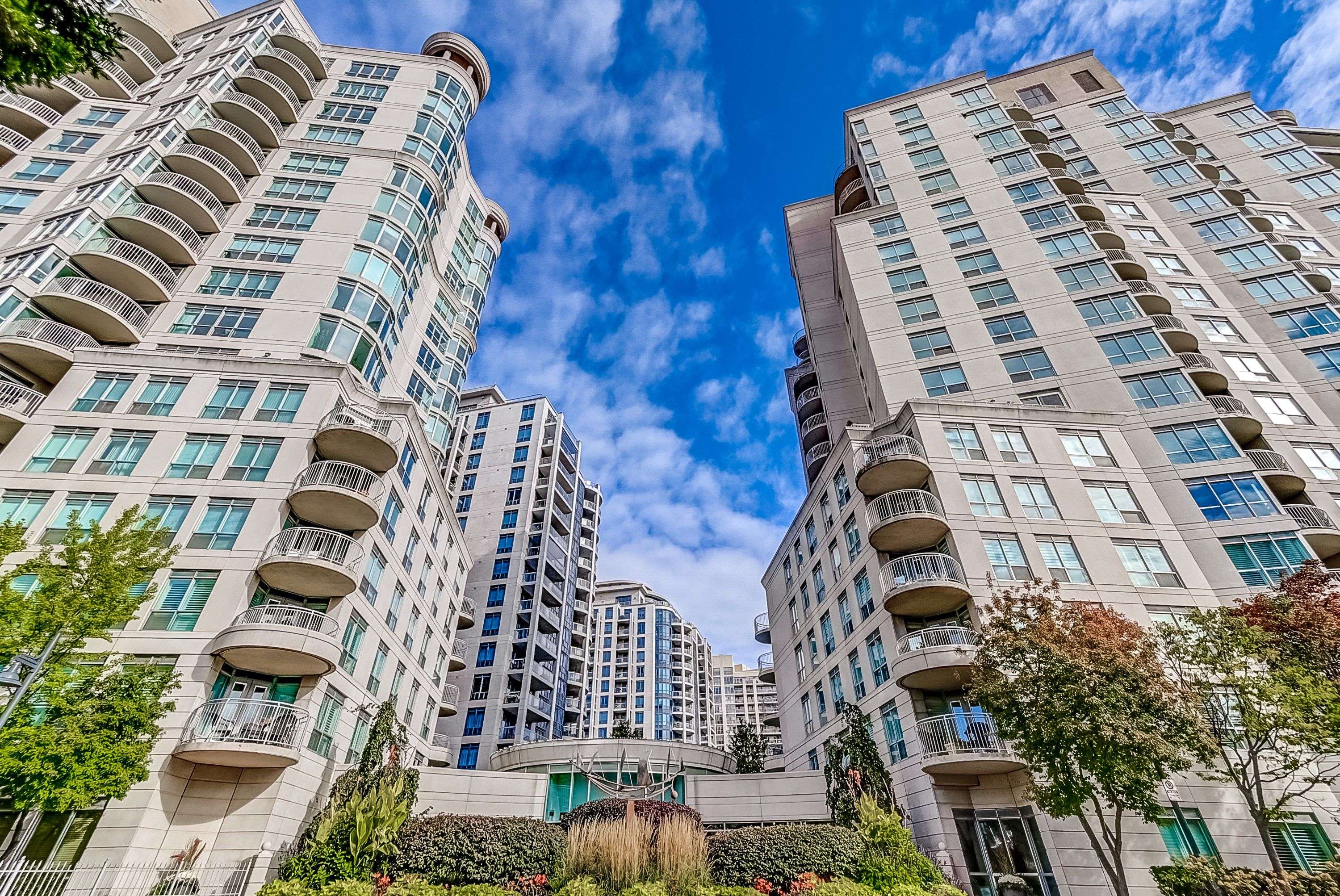 Toronto W06, ON M8V 4B2,2111 Lake Shore BLVD W #1620