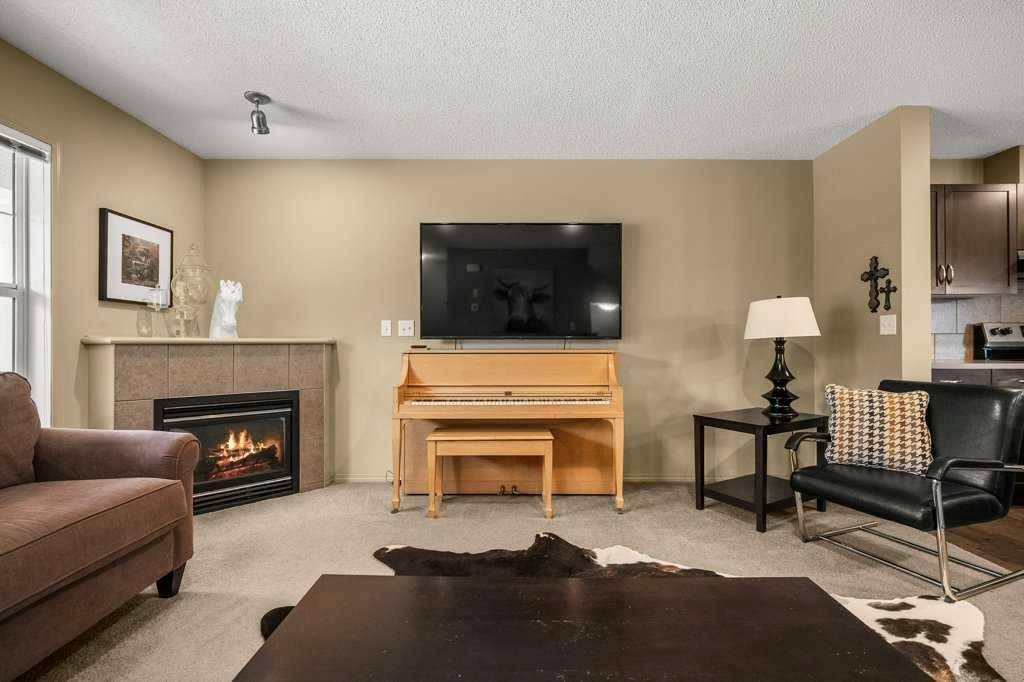 Calgary, AB T3K 0L5,50 Country Village Gate NE