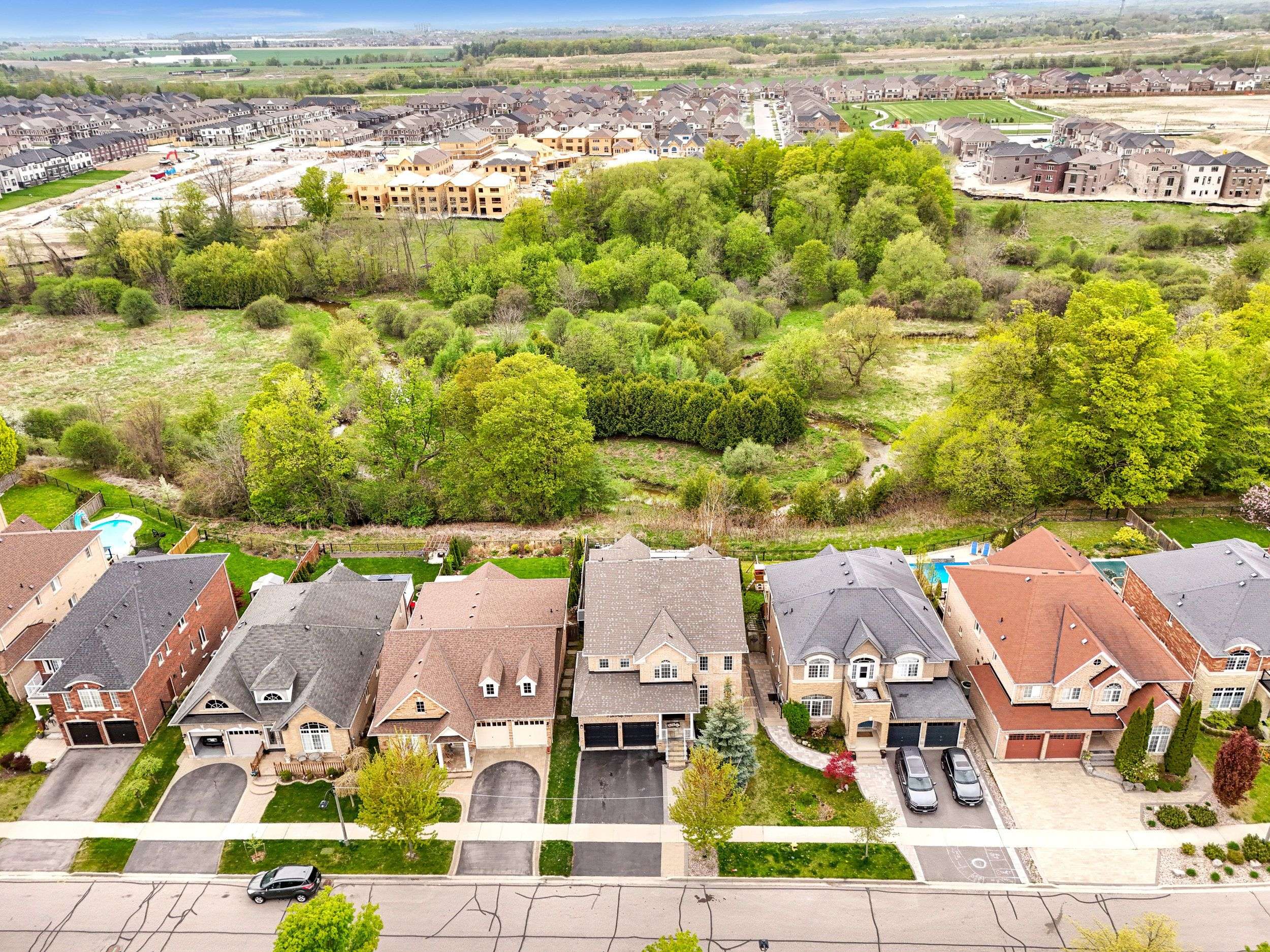 Whitby, ON L1P 0A5,8 St Philip CT
