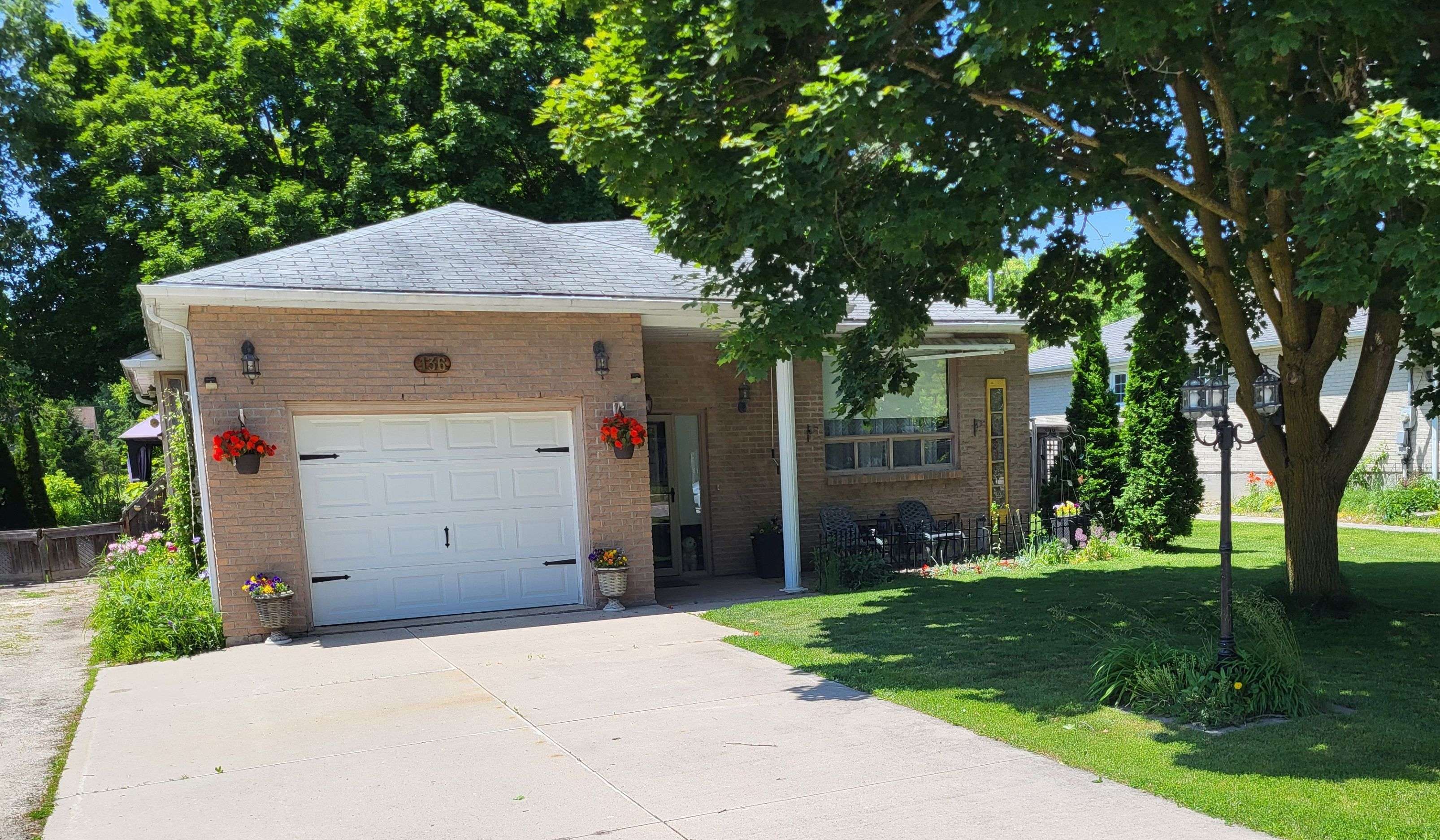 New Tecumseth, ON L0G 1A0,136 Patterson ST N