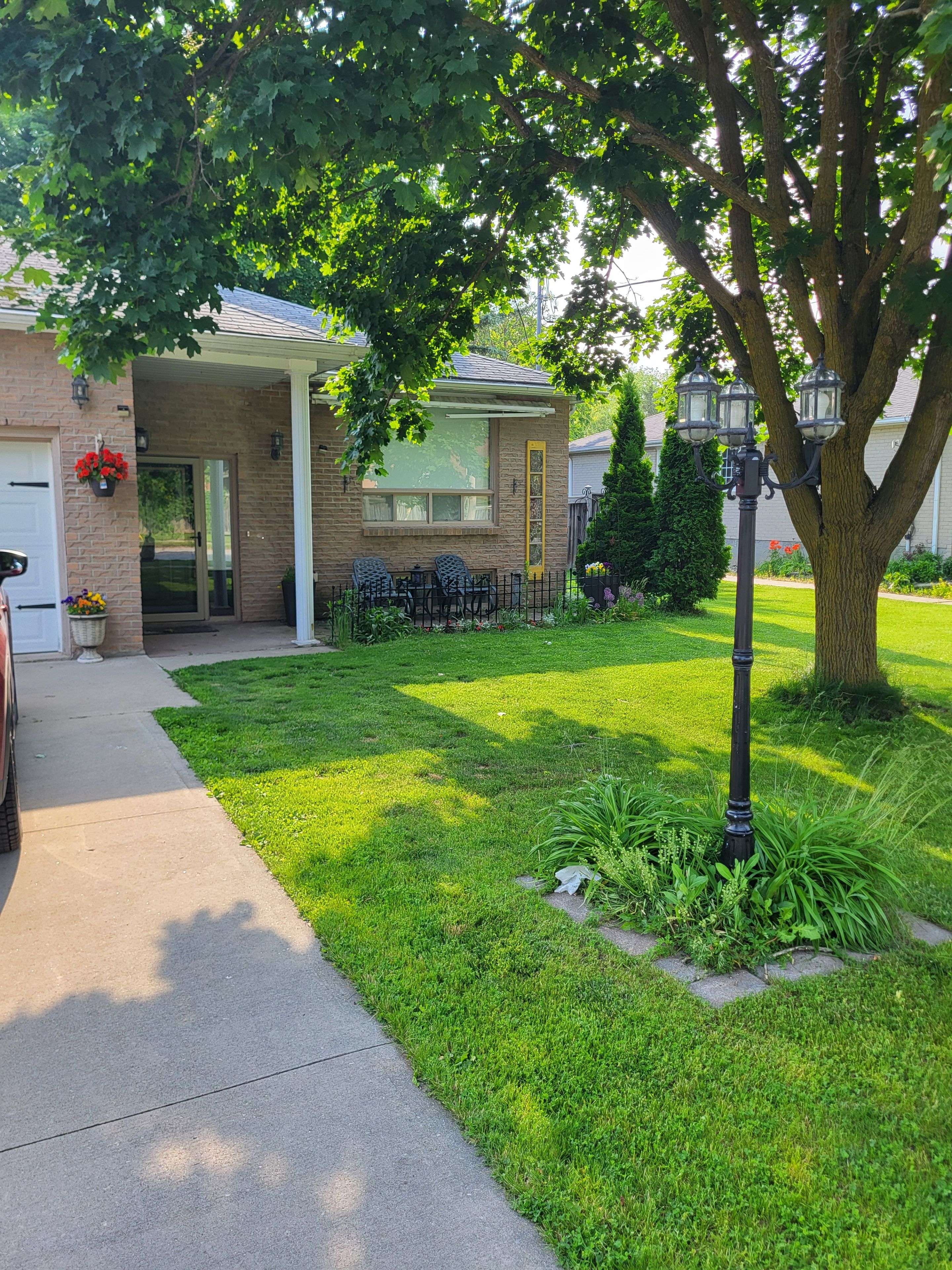 New Tecumseth, ON L0G 1A0,136 Patterson ST N