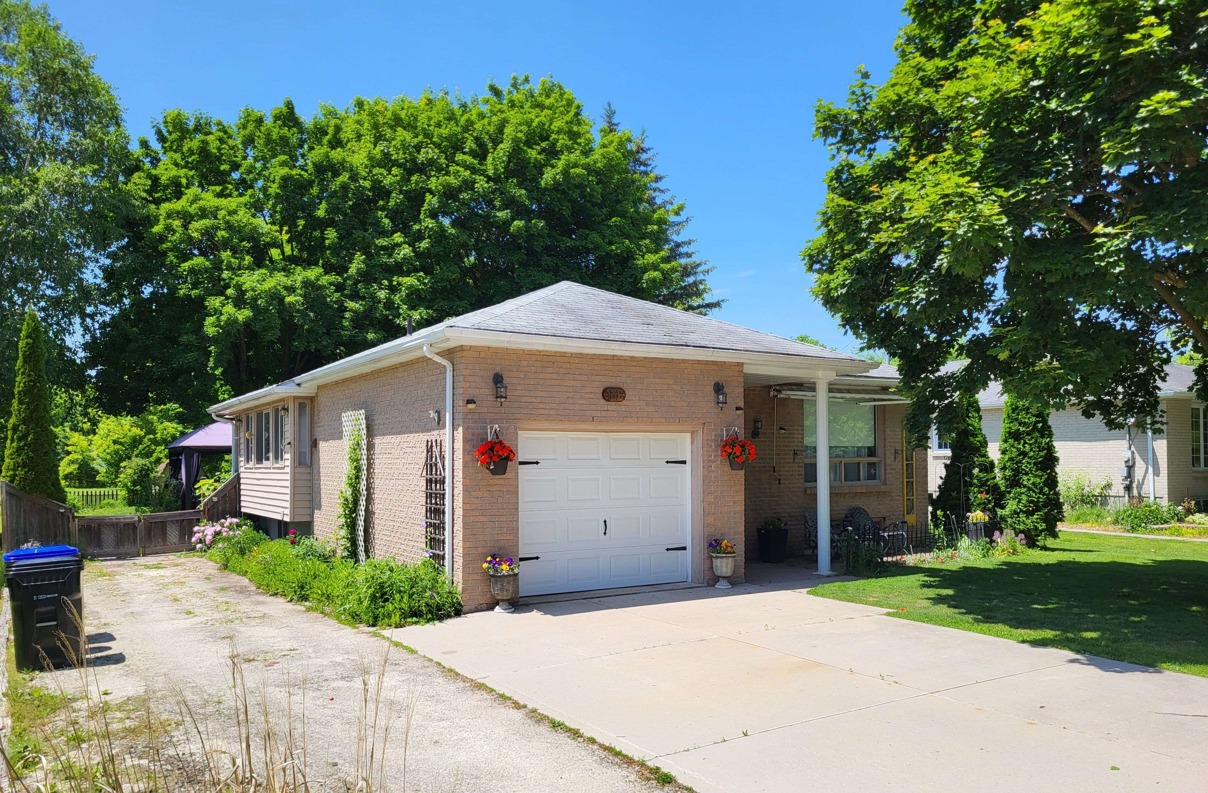 New Tecumseth, ON L0G 1A0,136 Patterson ST N