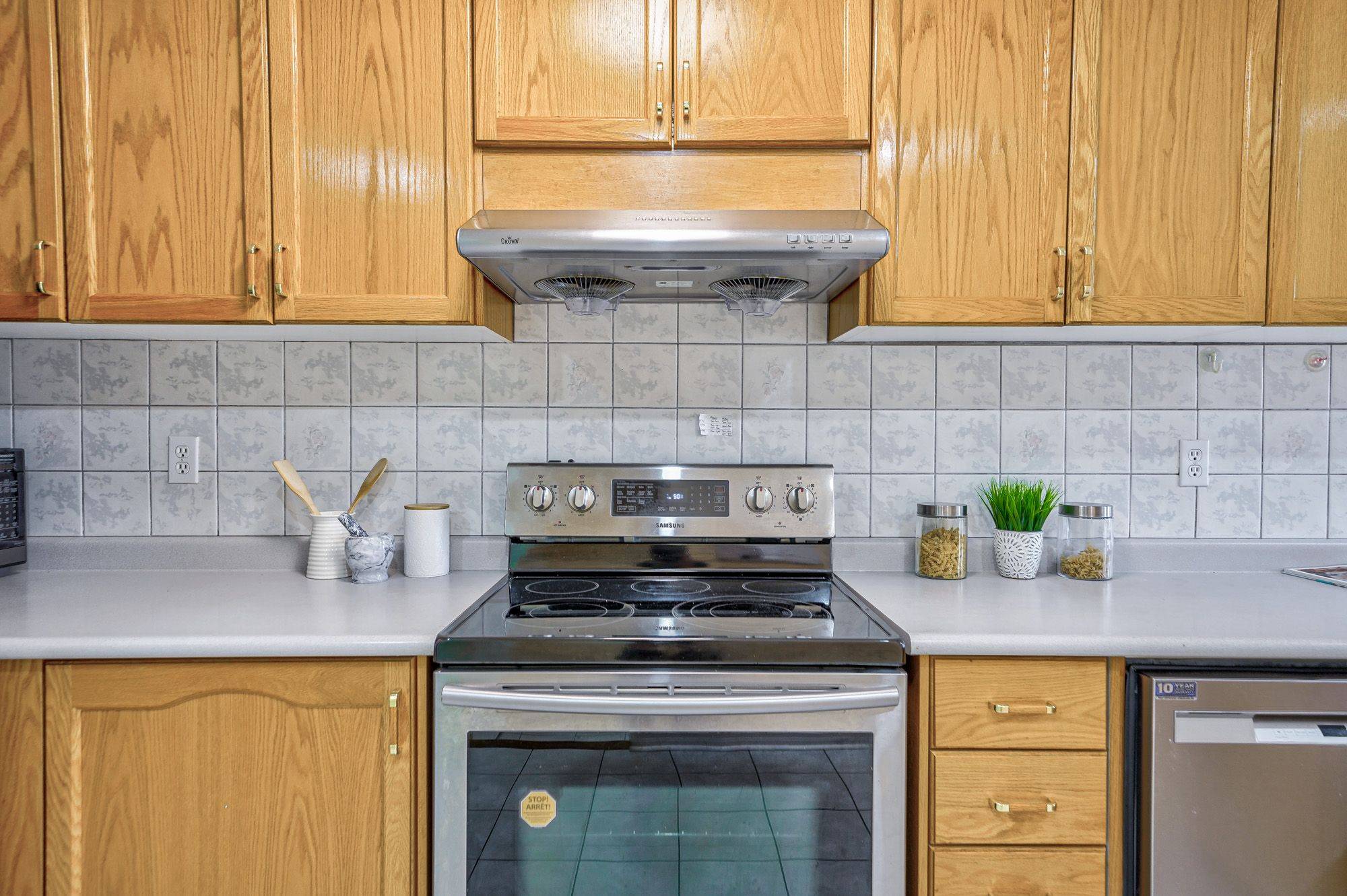 Richmond Hill, ON L4B 4E1,24 Ellesmere ST