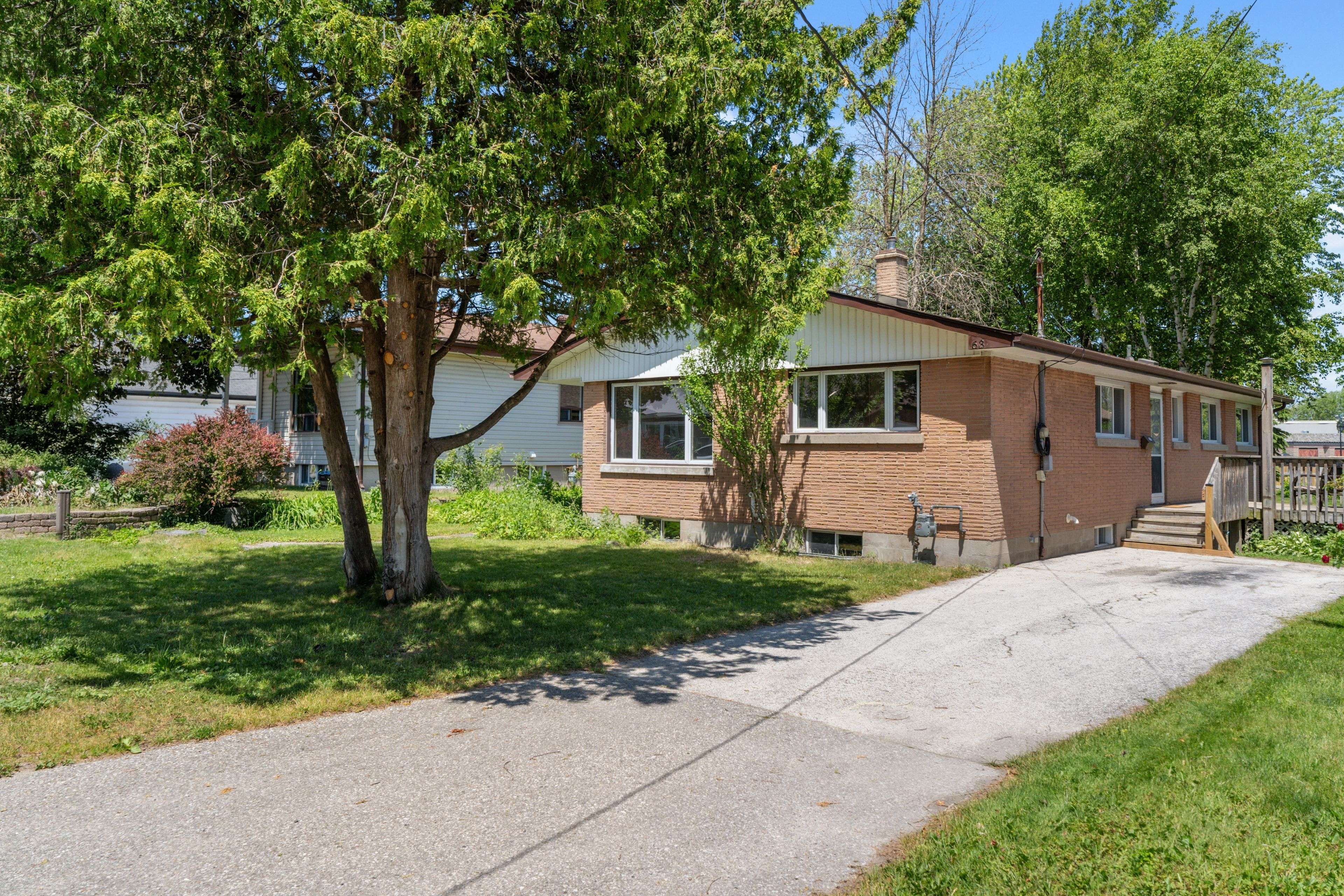 Collingwood, ON L9Y 1C9,63 Rodney ST