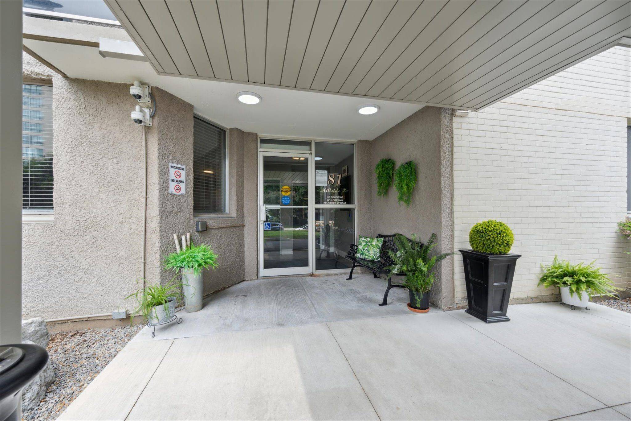 Milton, ON L9T 3X4,81 Millside DR #906