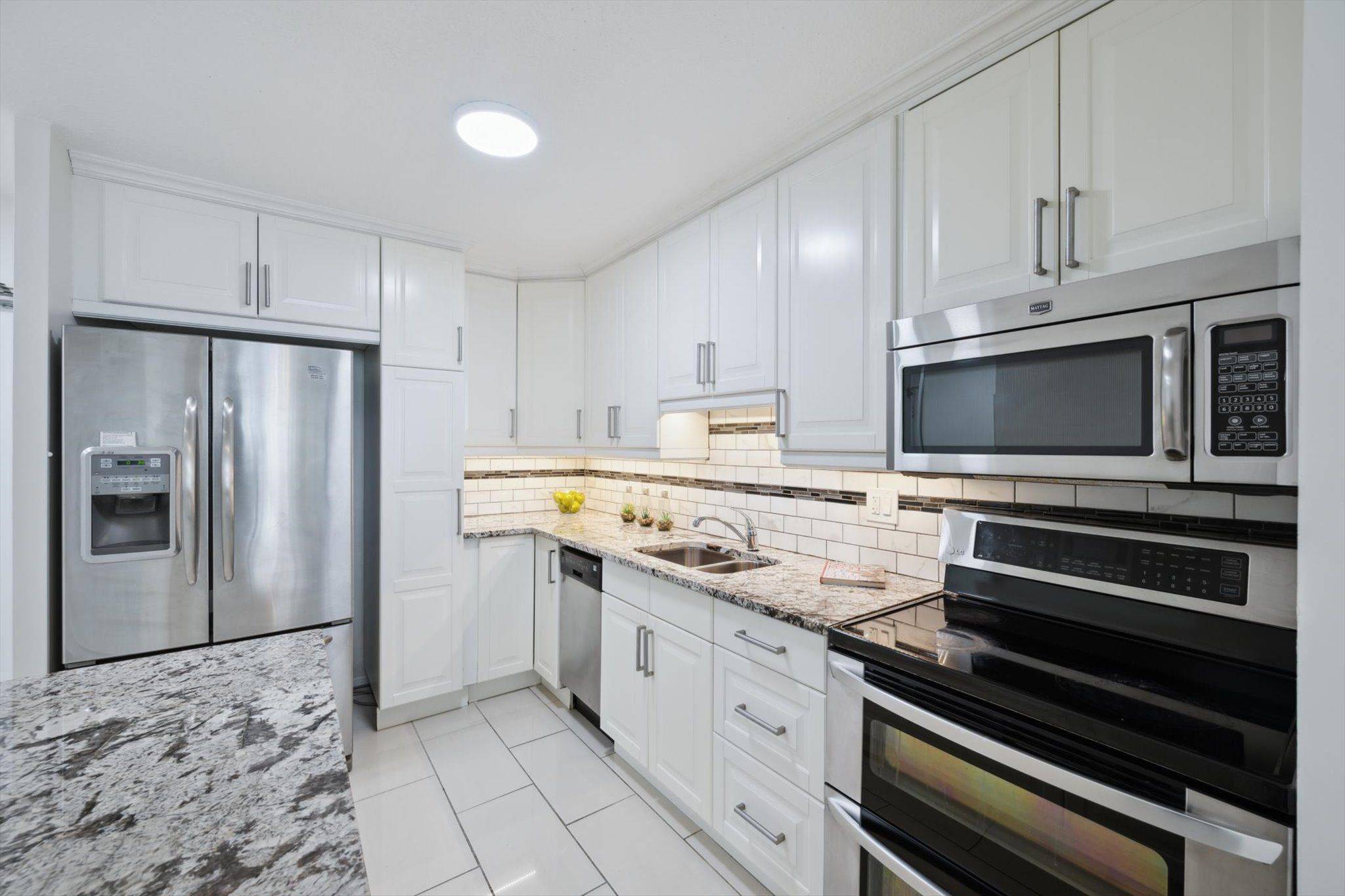 Milton, ON L9T 3X4,81 Millside DR #906