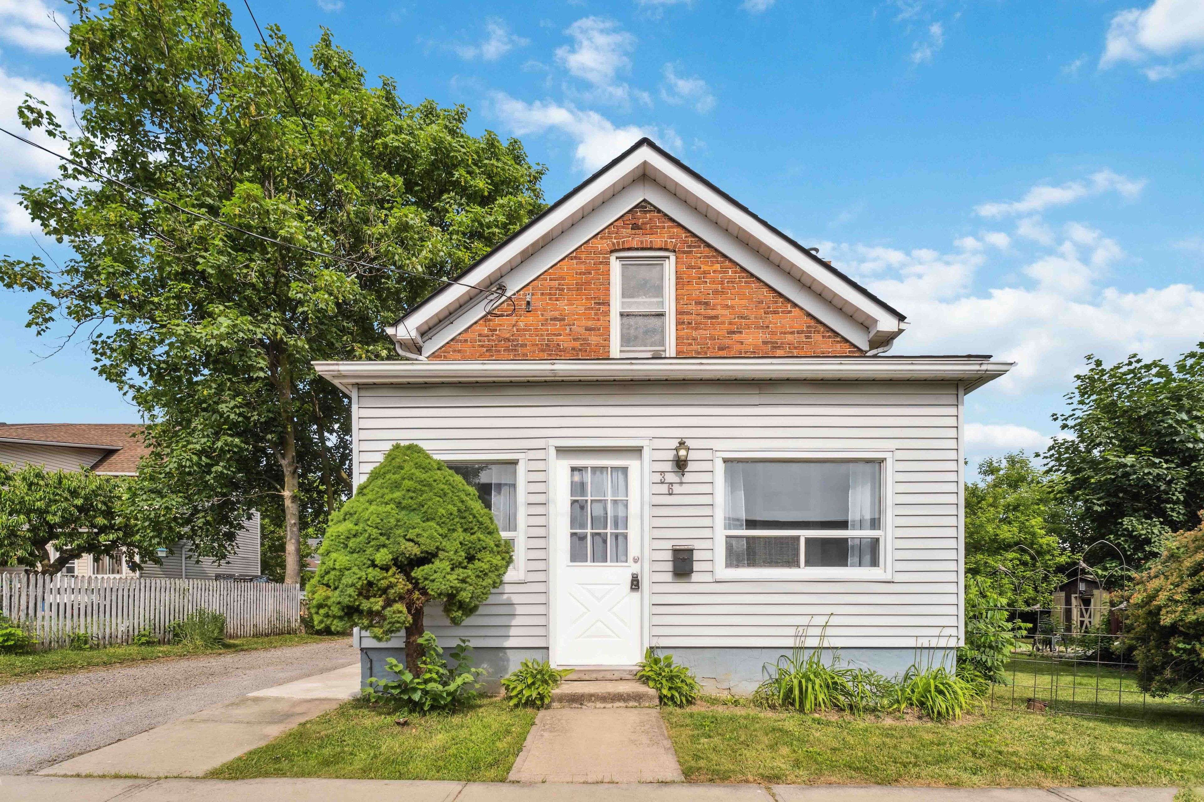 Thorold, ON L2V 3N1,36 Queen ST S