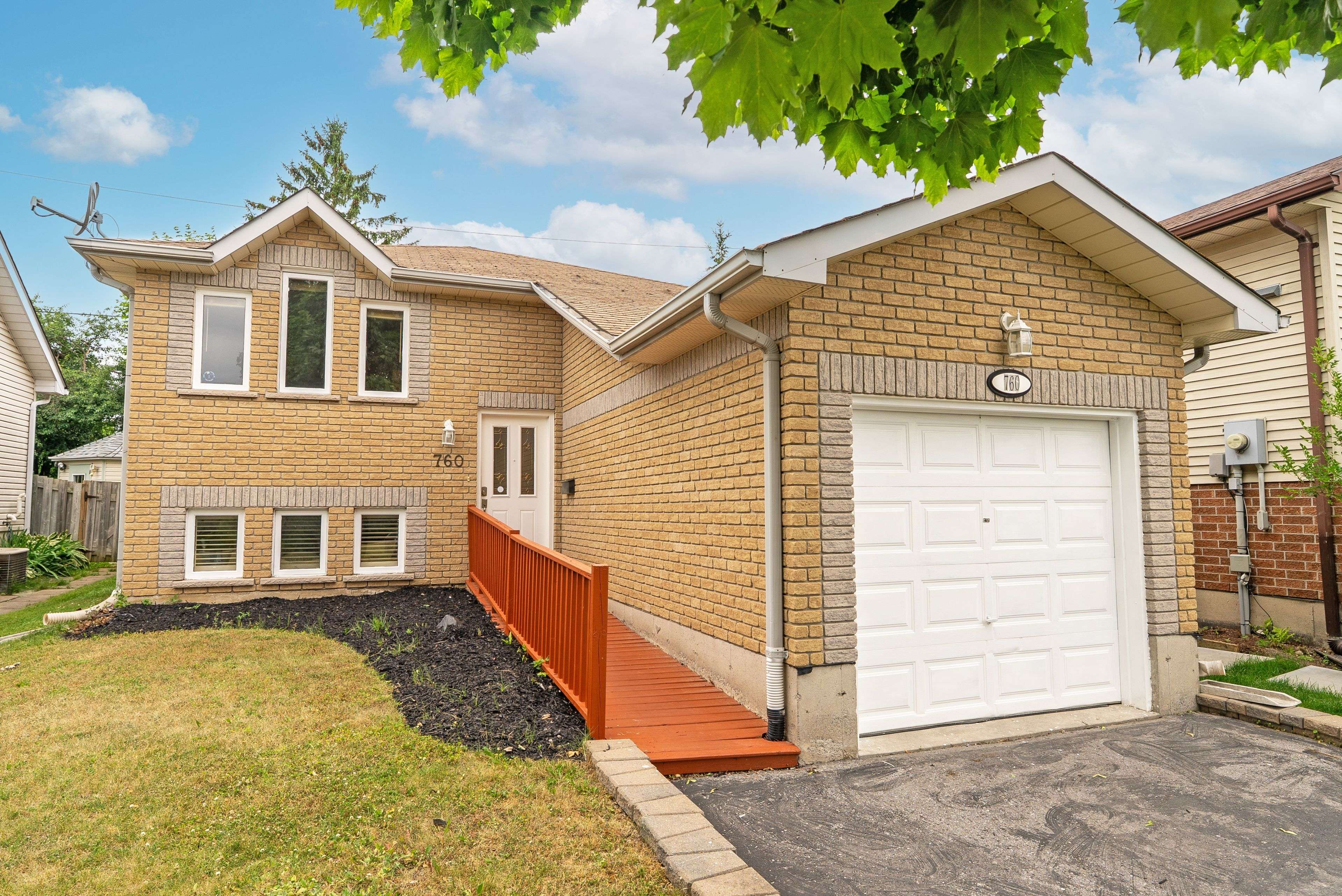 Peterborough North, ON K9H 7P2,760 Hemlock ST