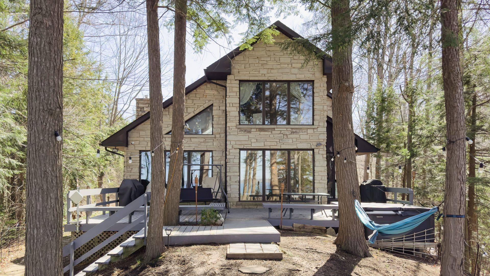 Meaford, ON N0H 1B0,128 Thornridge RD