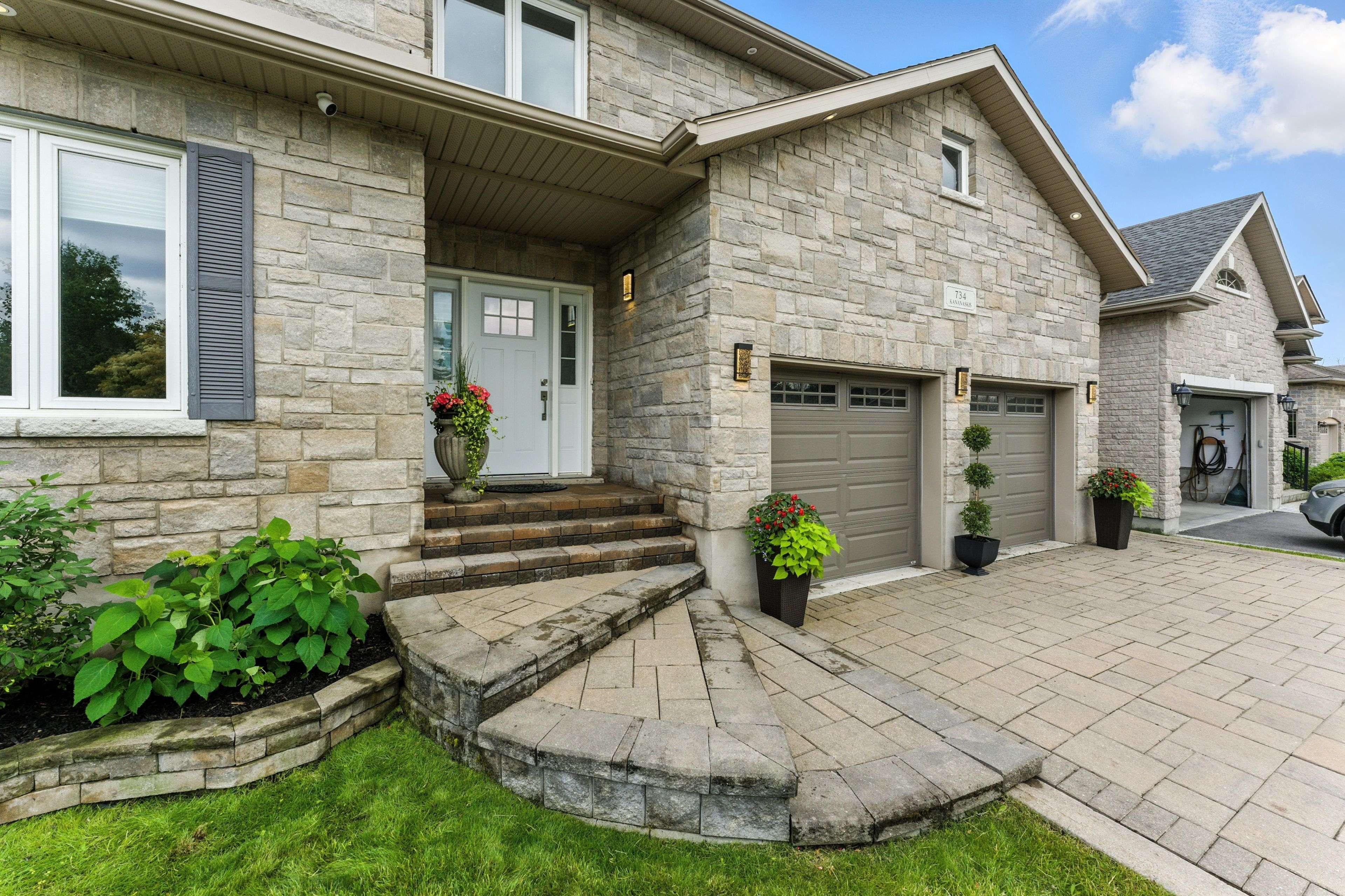 Kingston, ON K7P 0A9,734 Kananaskis DR