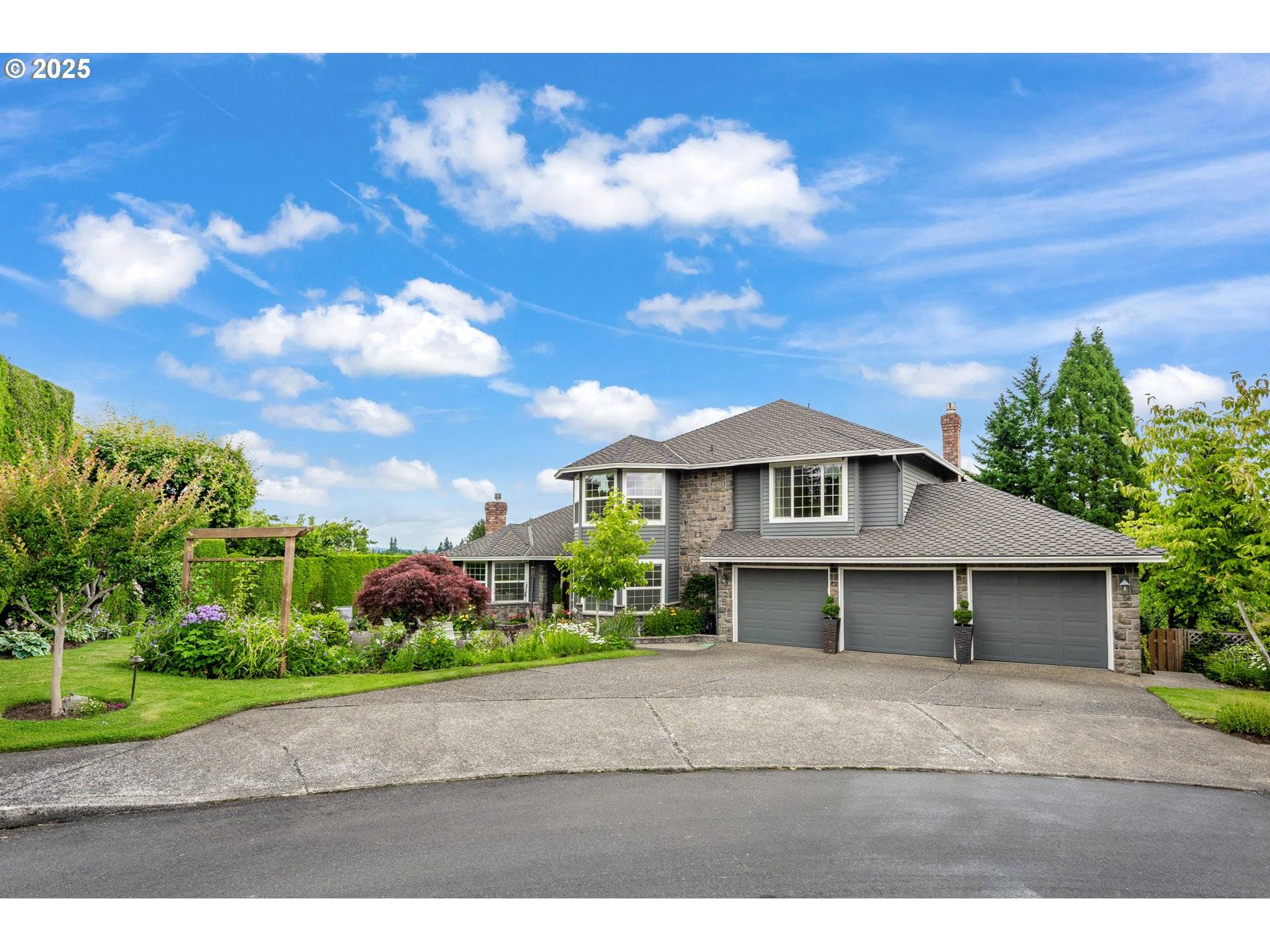 West Linn, OR 97068,2022 CONESTOGA LN