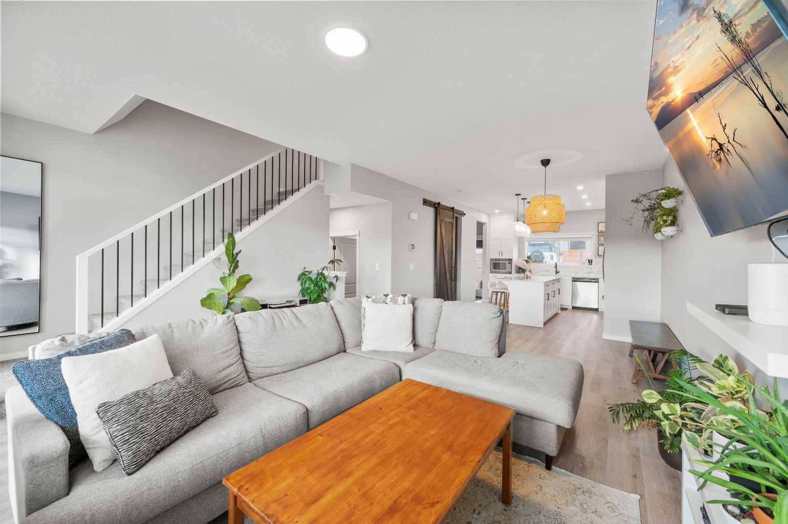 Calgary, AB t3l2m4,180 Rowmont BLVD NW