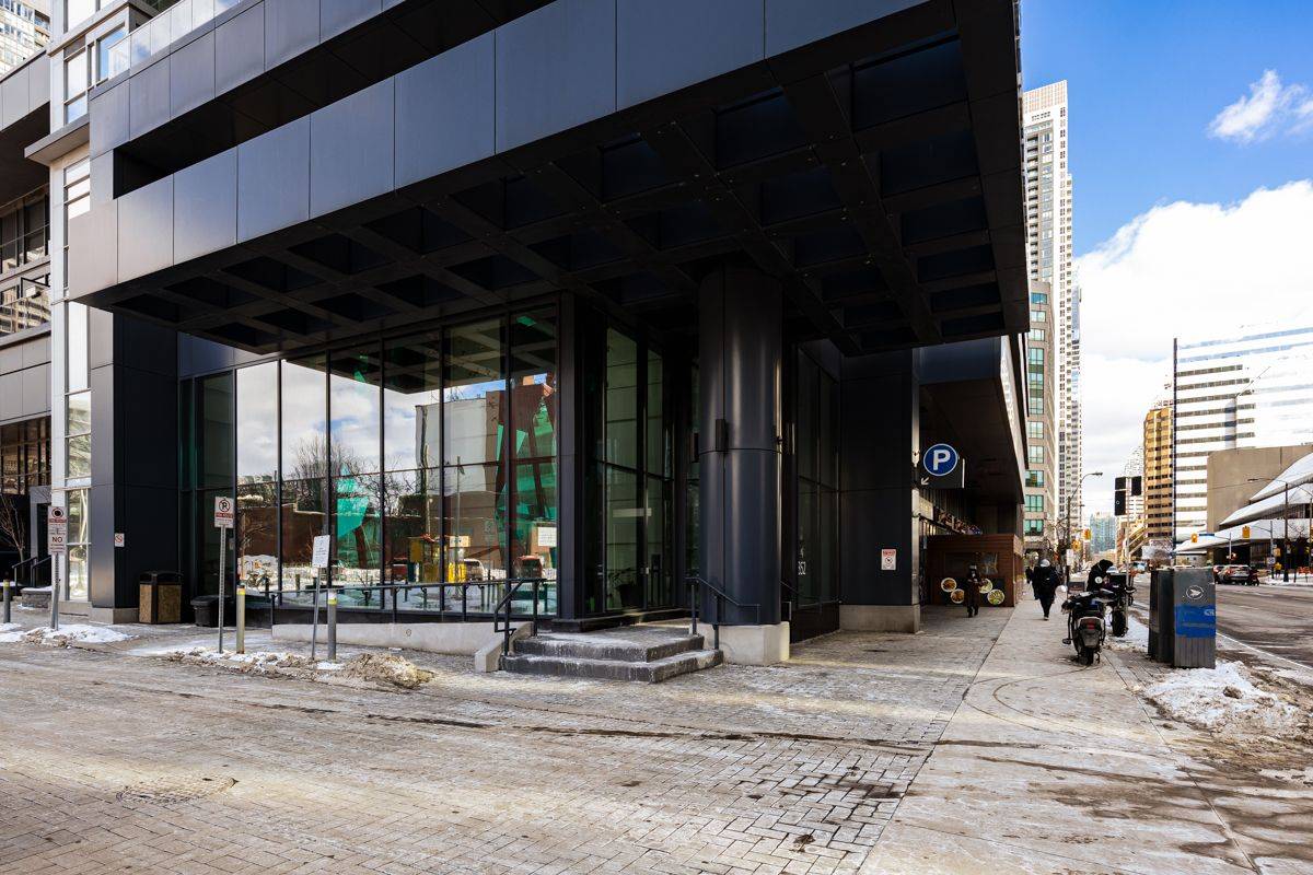 Toronto C01, ON M5V 1B5,352 Front ST W #410