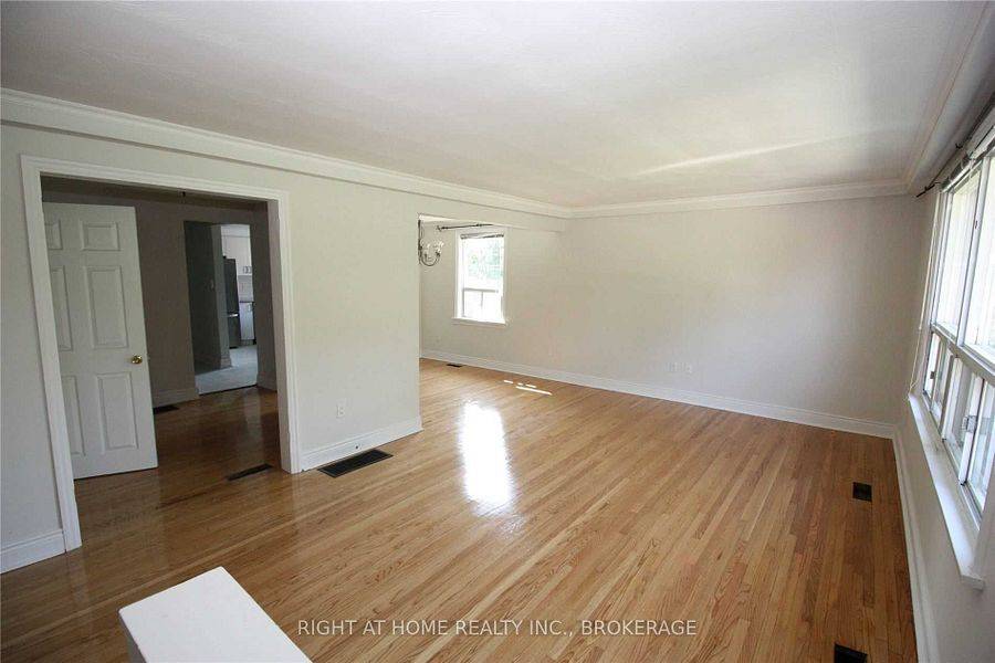 Toronto W06, ON M8W 4P2,11 Gair DR #Main