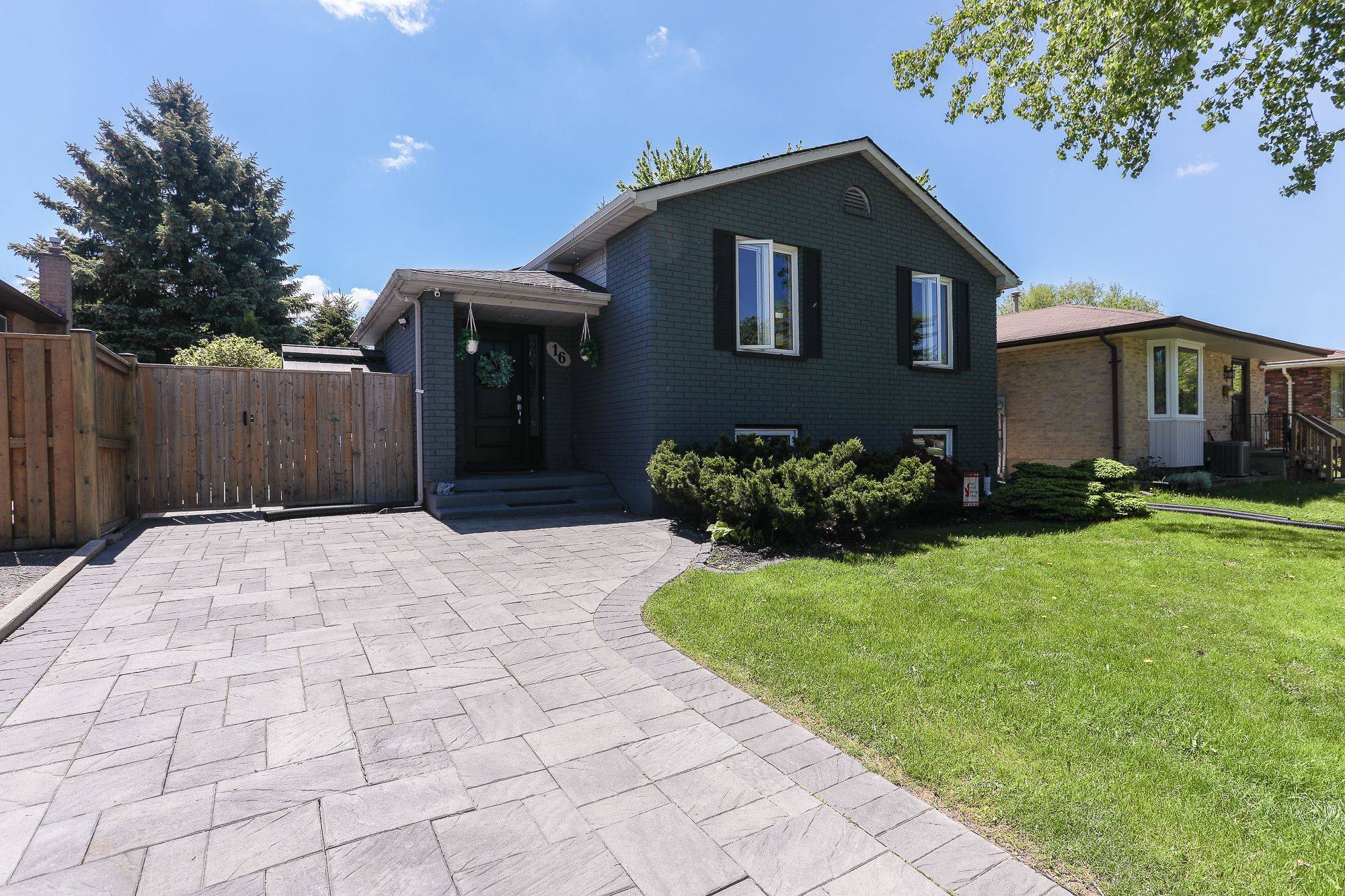 London North, ON N6G 4E2,16 Blanchard CRES W