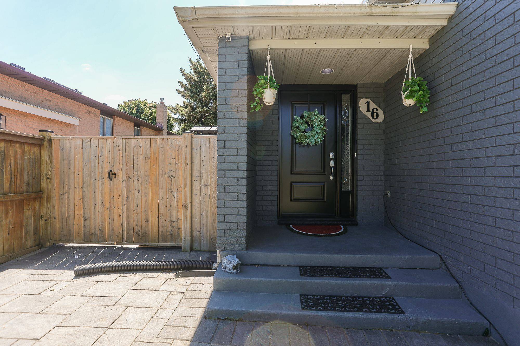 London North, ON N6G 4E2,16 Blanchard CRES W