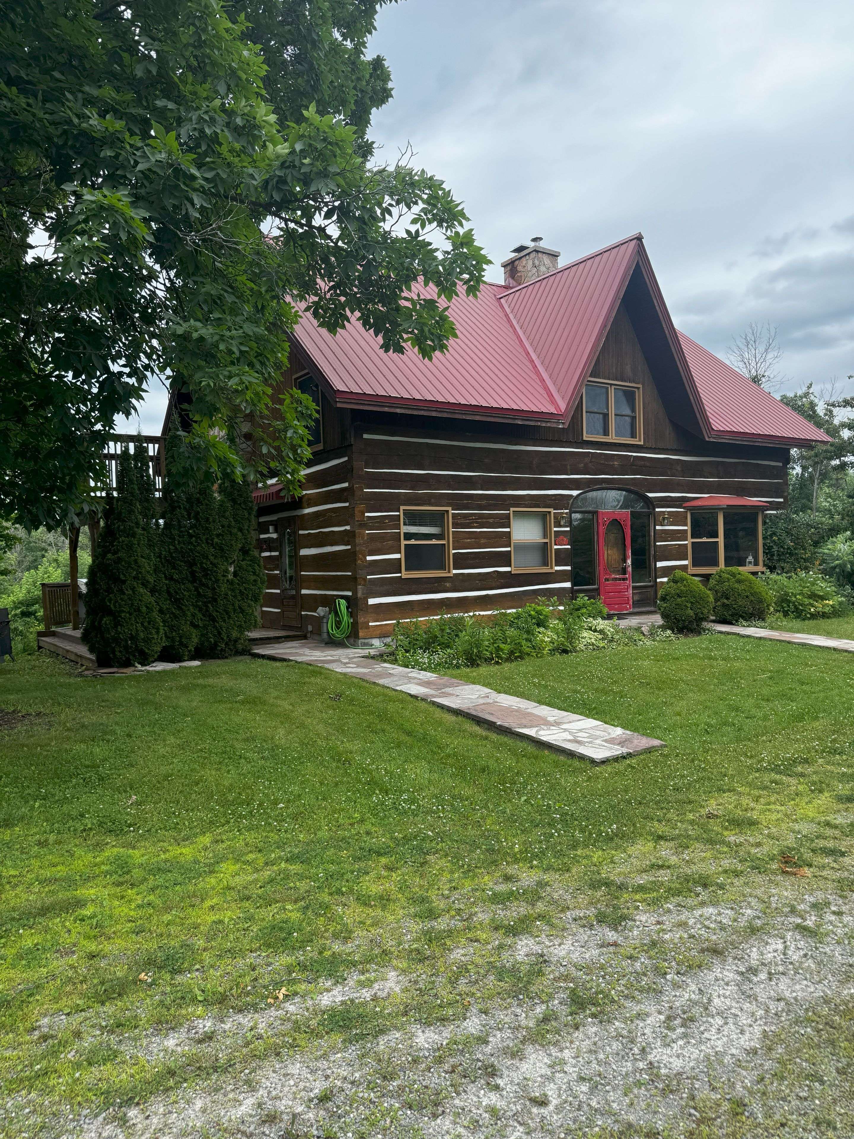 Rideau Lakes, ON K0G 1G0,627 LAKE ST
