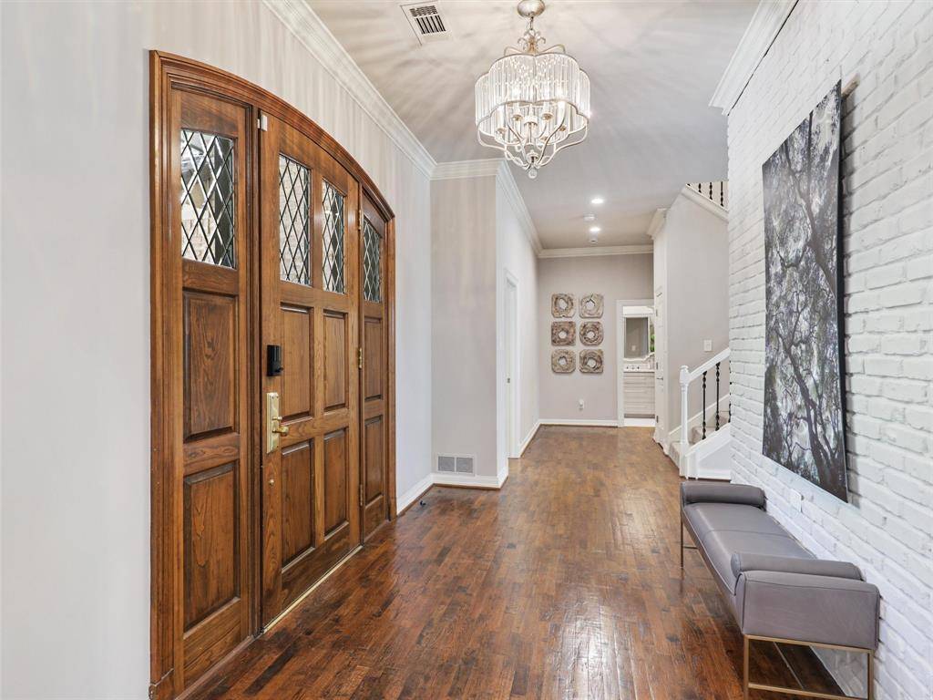 Dallas, TX 75287,5516 Inverrary Court