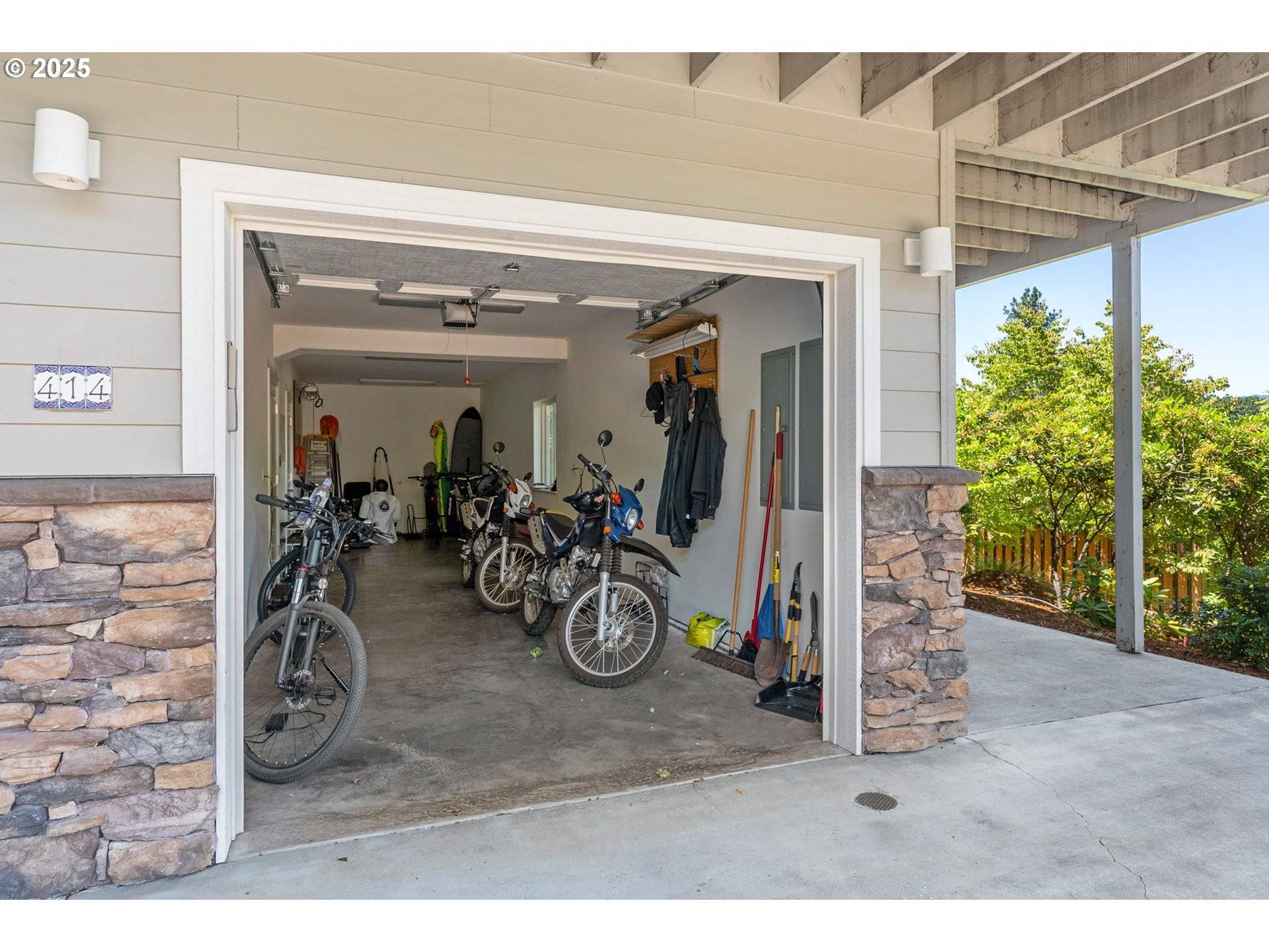 Hood River, OR 97031,414 E 3RD ST