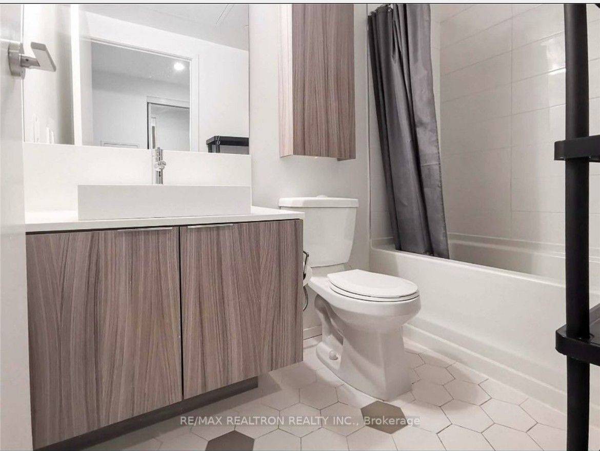 Toronto C08, ON M5B 0B4,68 Shuter ST #811