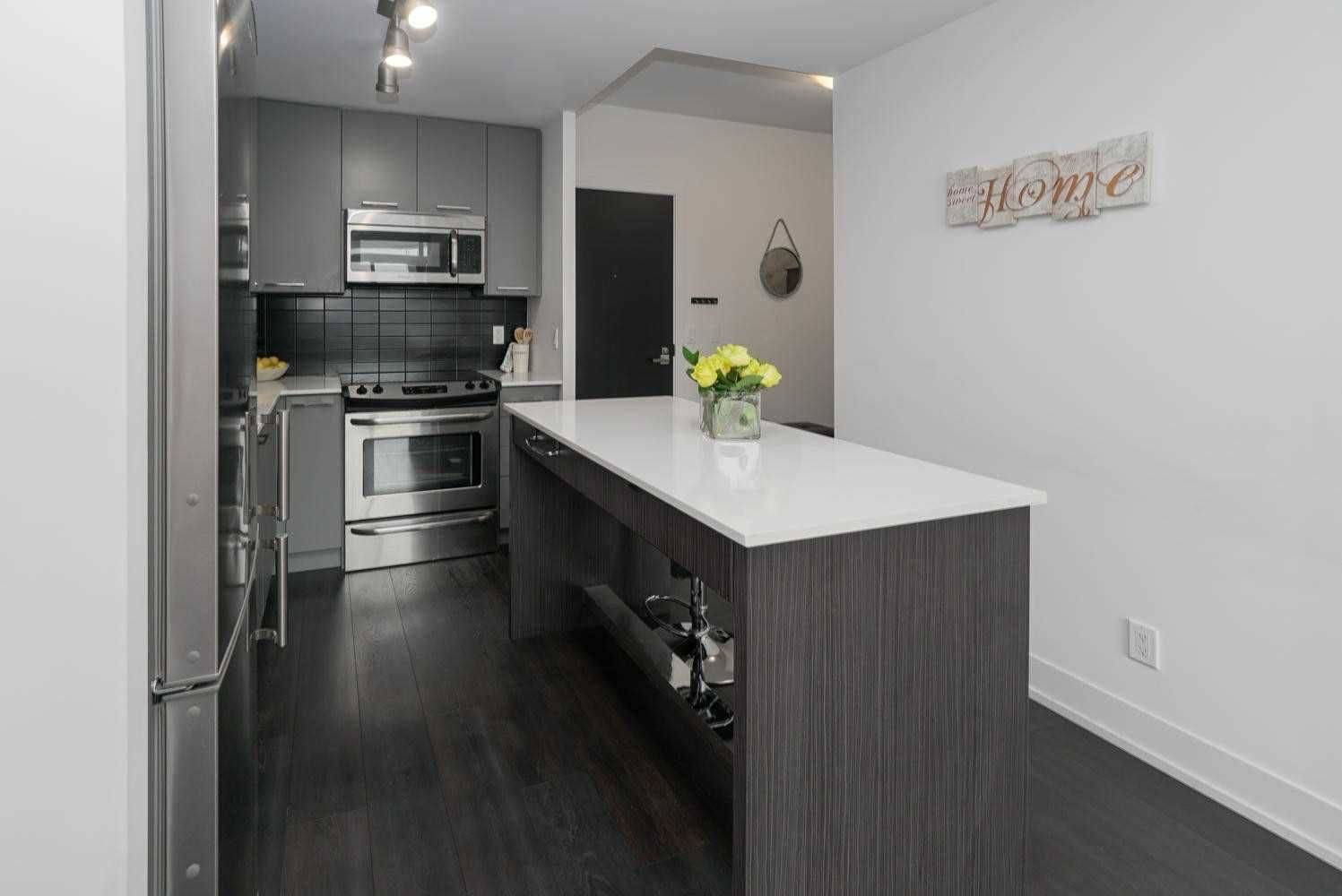 Richmond Hill, ON L4C 1V4,9471 Yonge ST #516