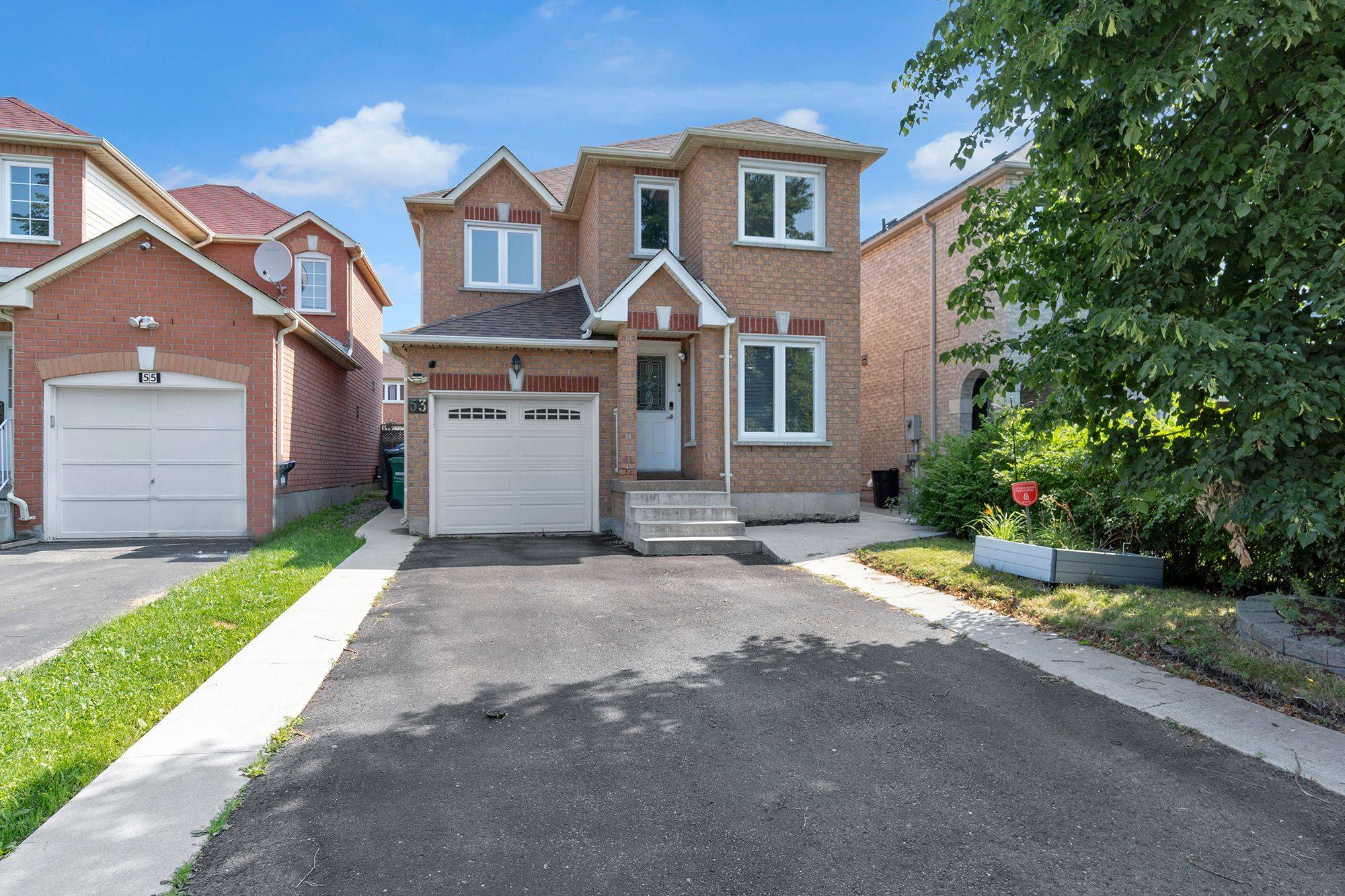 Brampton, ON L6Y 4Y1,53 Chadwick ST