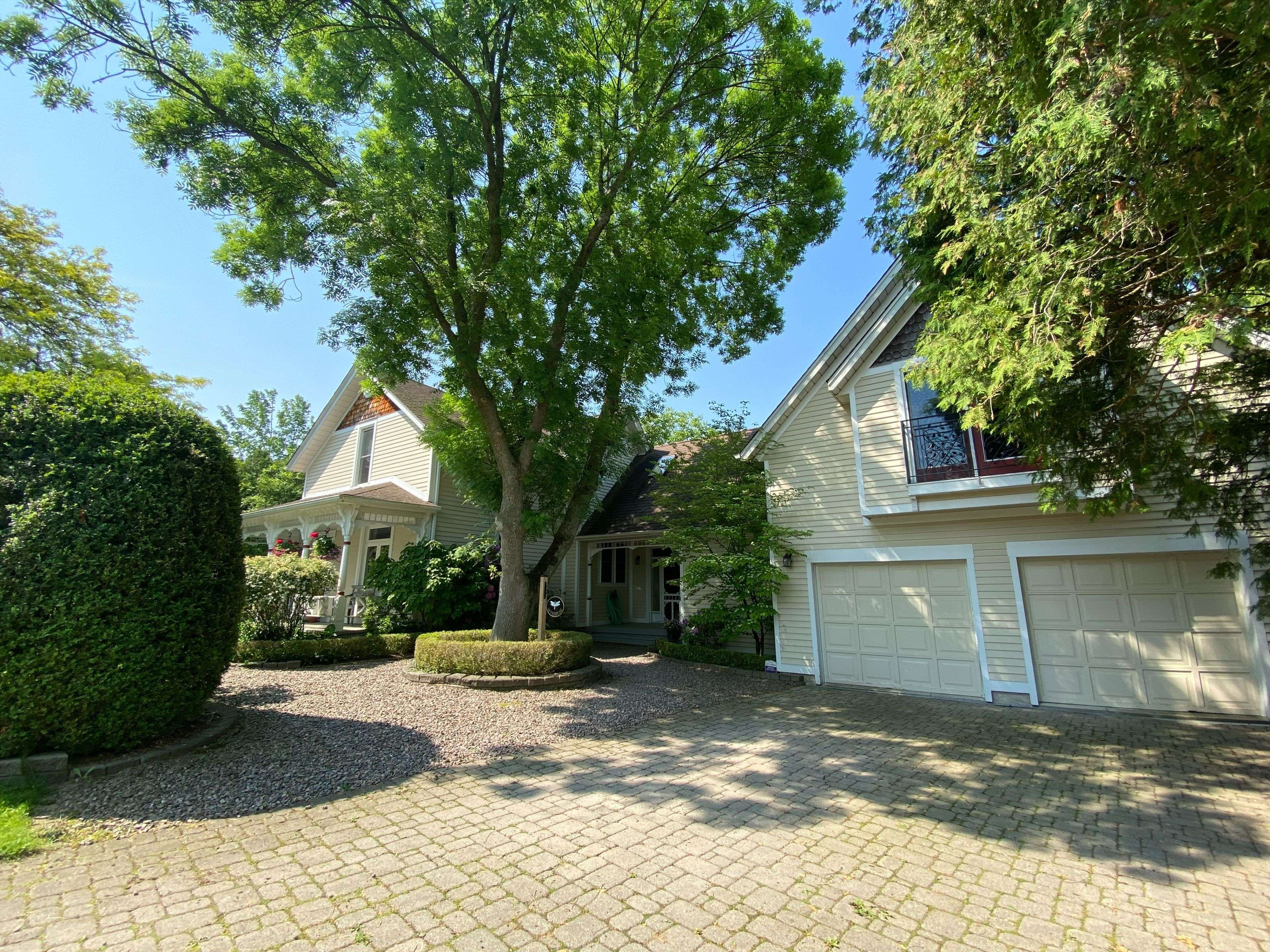 Niagara-on-the-lake, ON L0S 1J0,15906 NIAGARA RIVER Pkwy