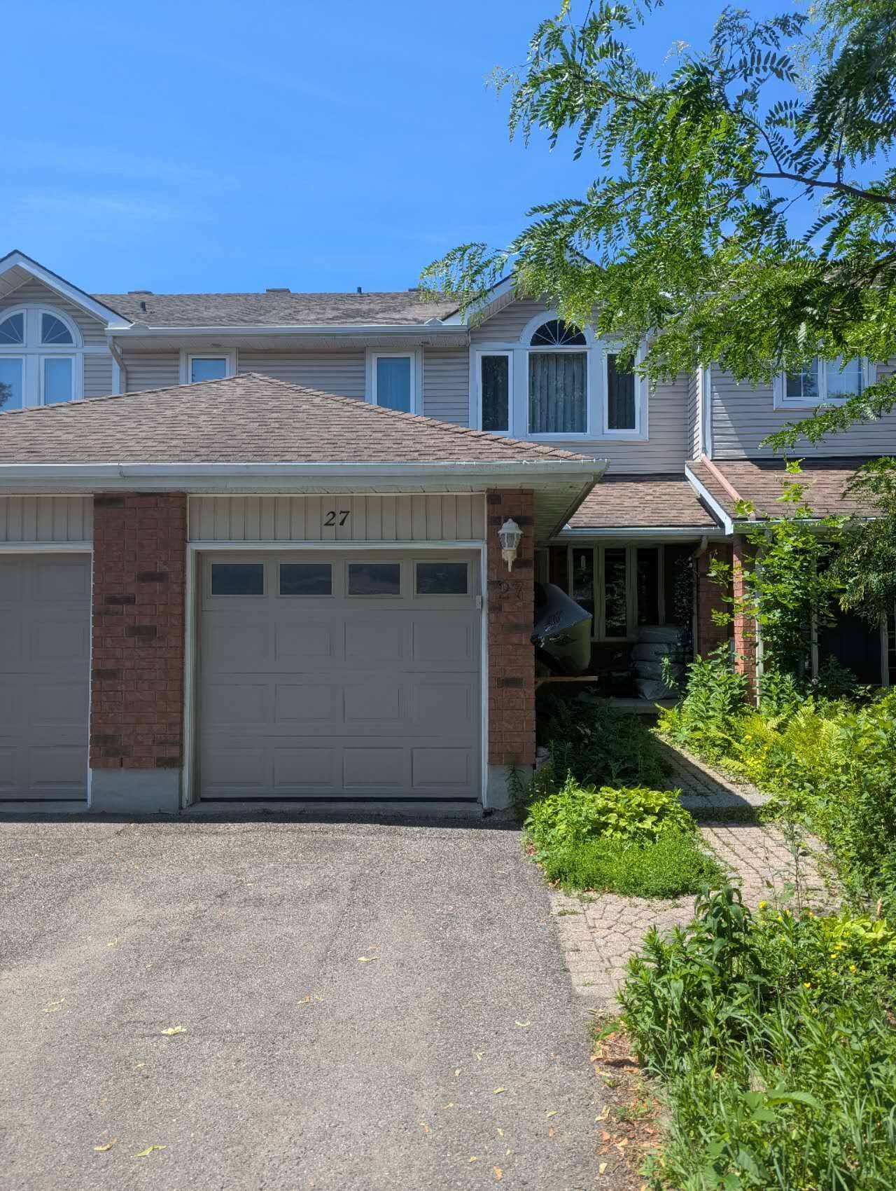 Kanata, ON K2T 1B4,27 WINDCREST CT